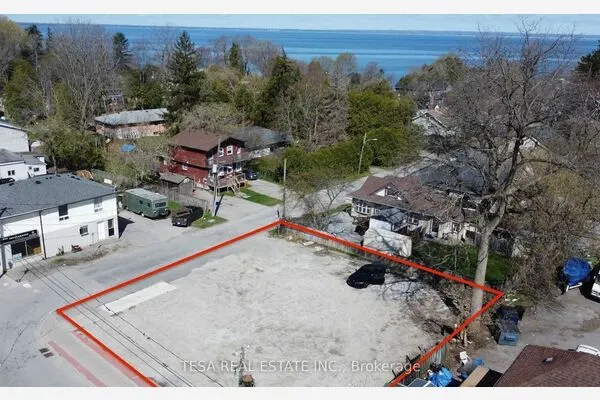 924 & 926 Lake Drive E