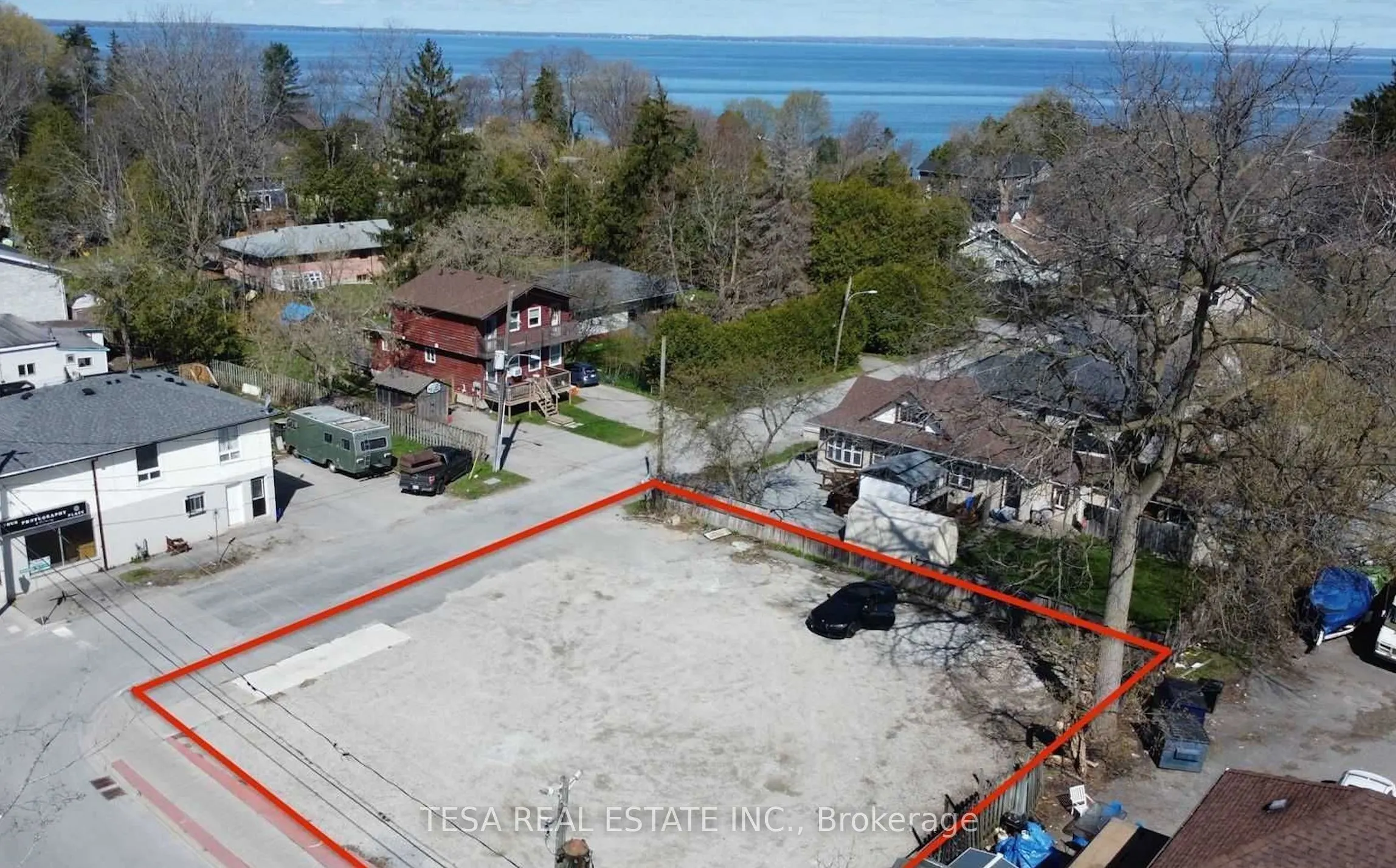924 & 926 Lake Drive E