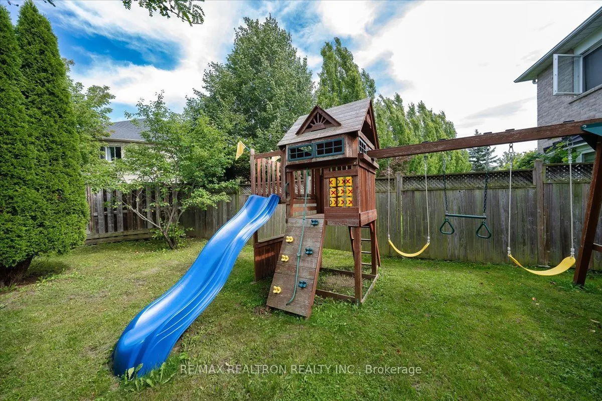 106 Lowther Avenue