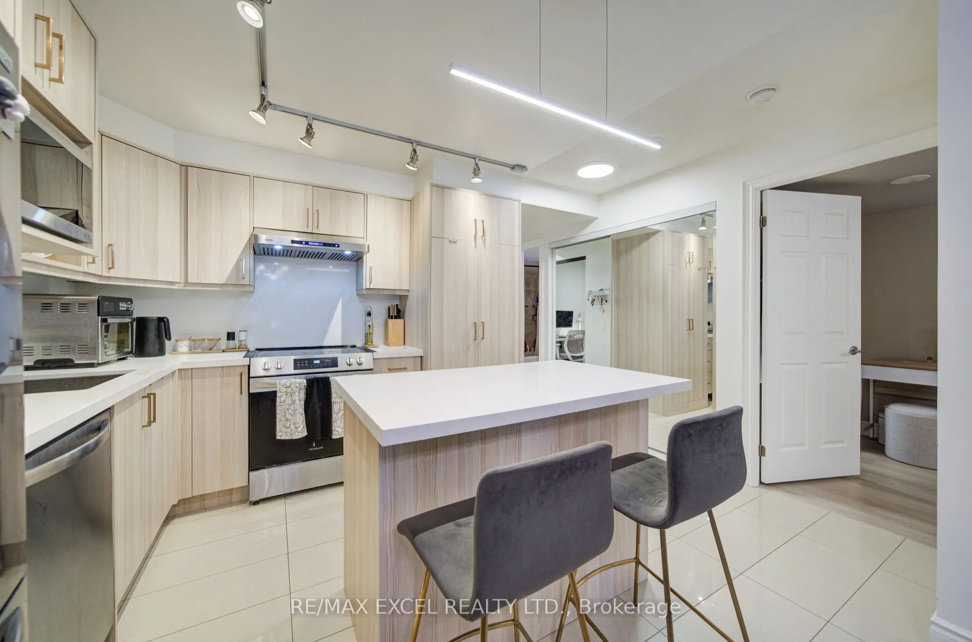 37 Galleria Parkway #202