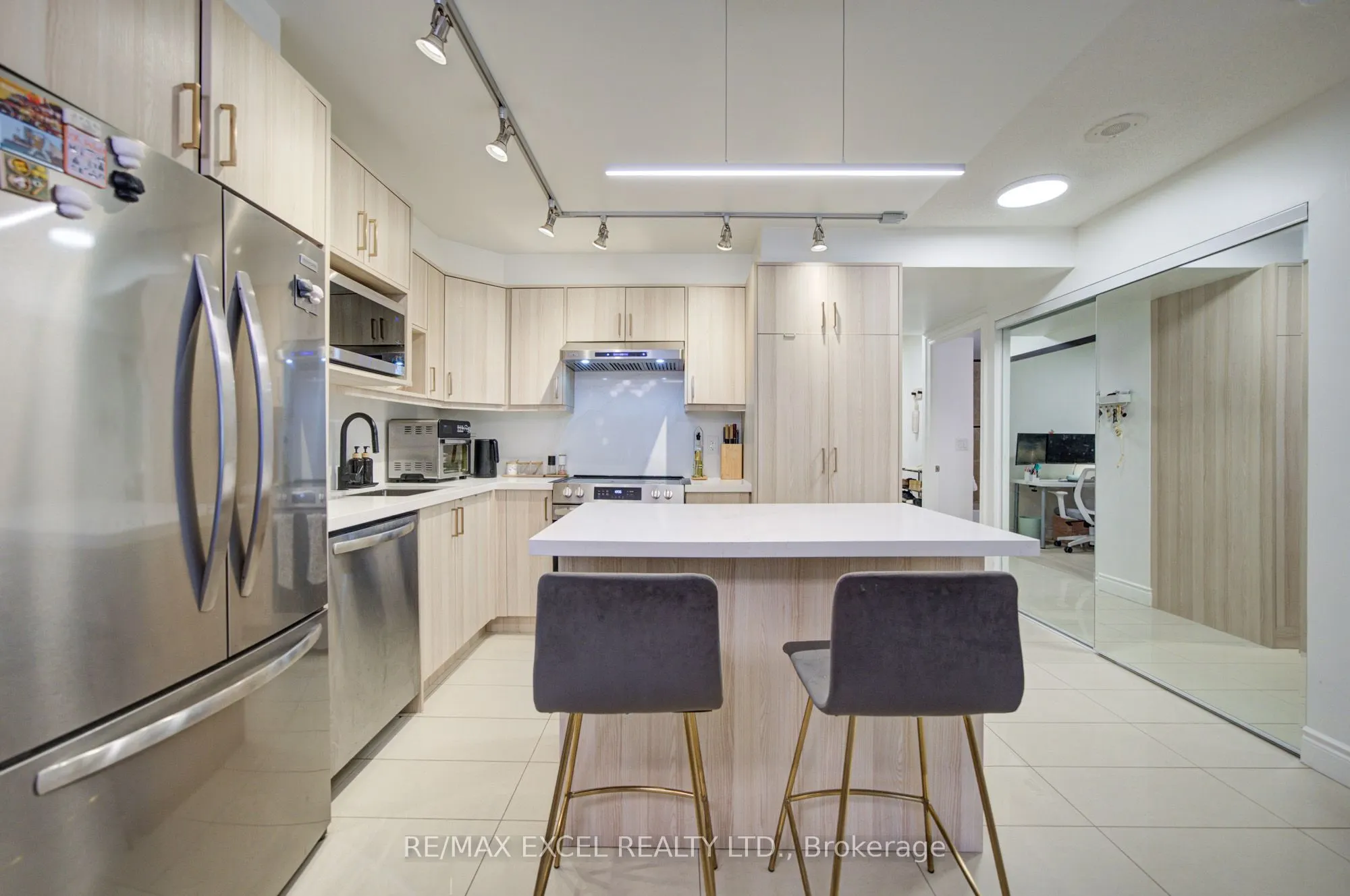 37 Galleria Parkway #202