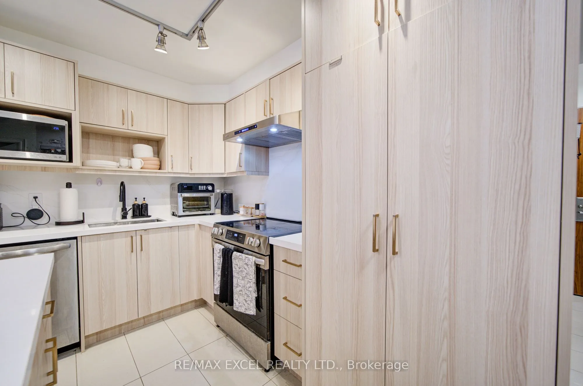 37 Galleria Parkway #202