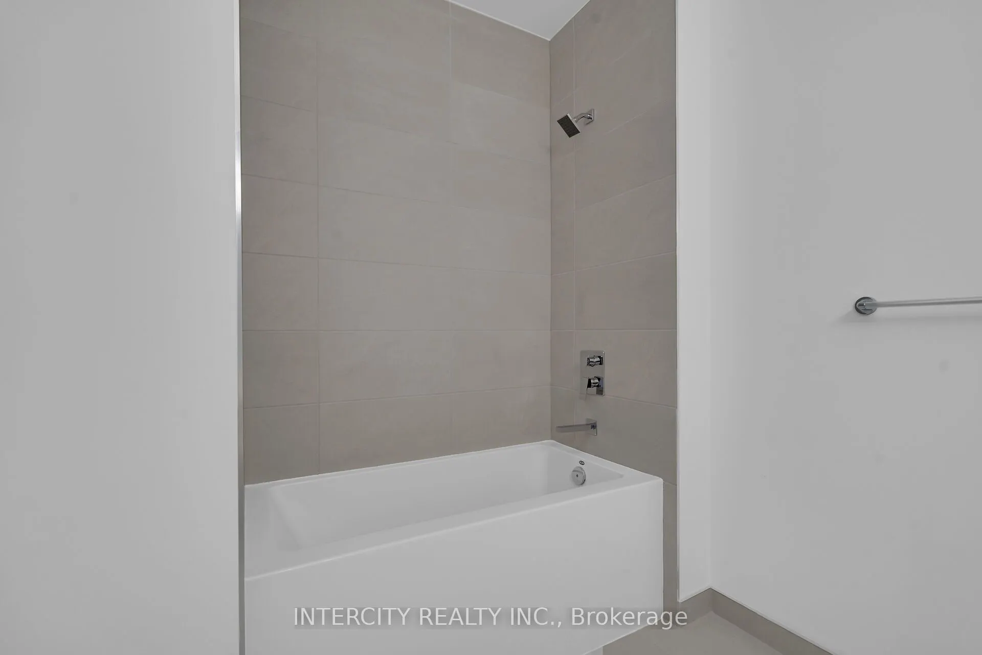 2075 King Road #110