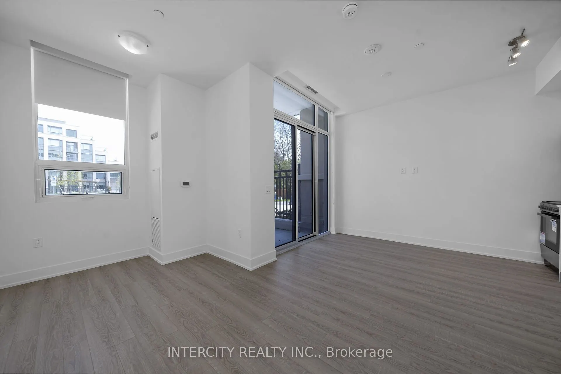 2075 King Road #110