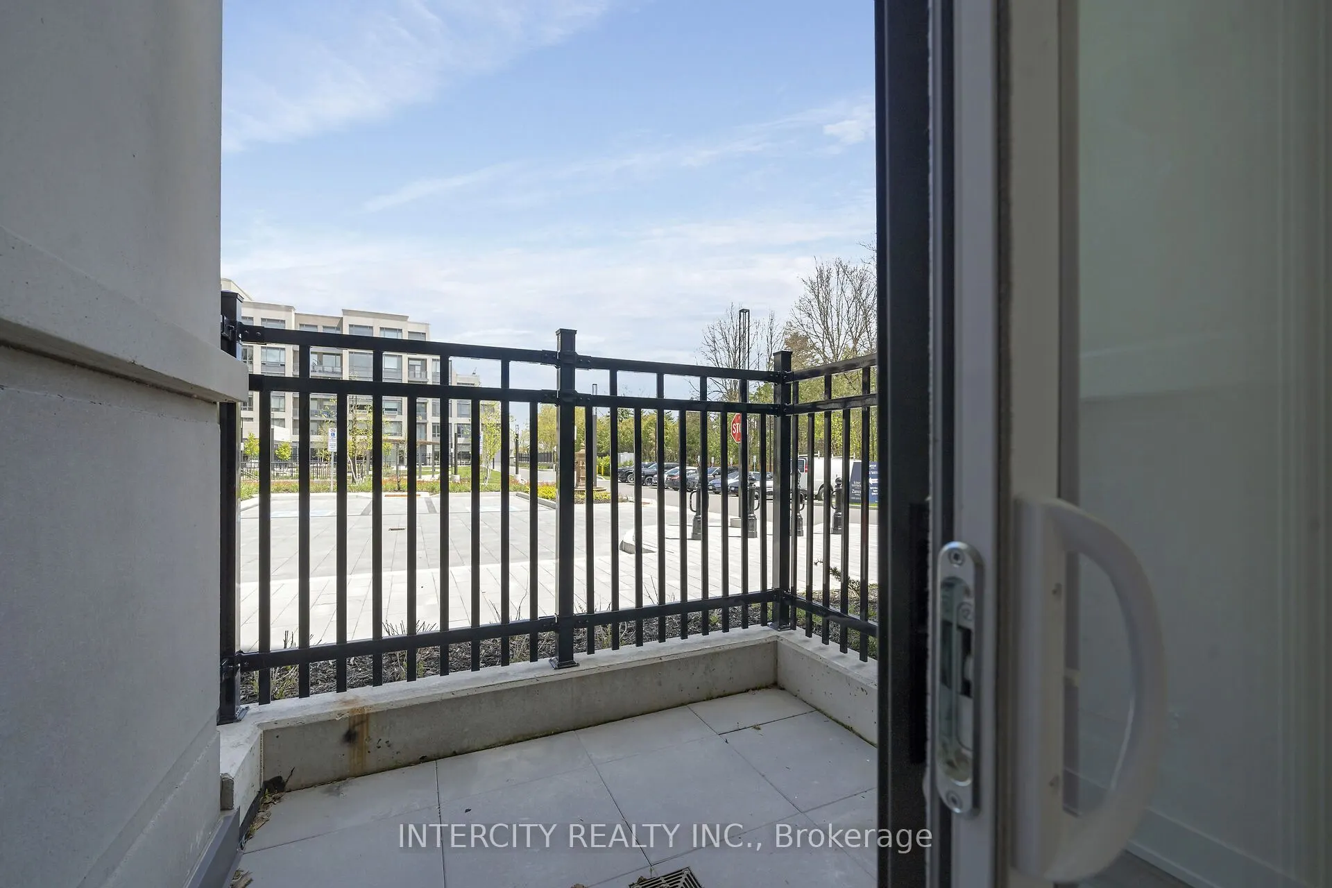 2075 King Road #110