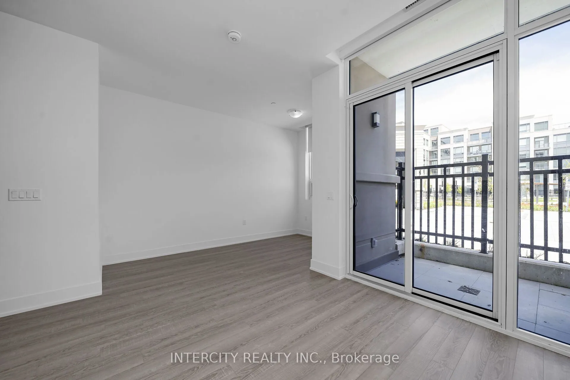 2075 King Road #110