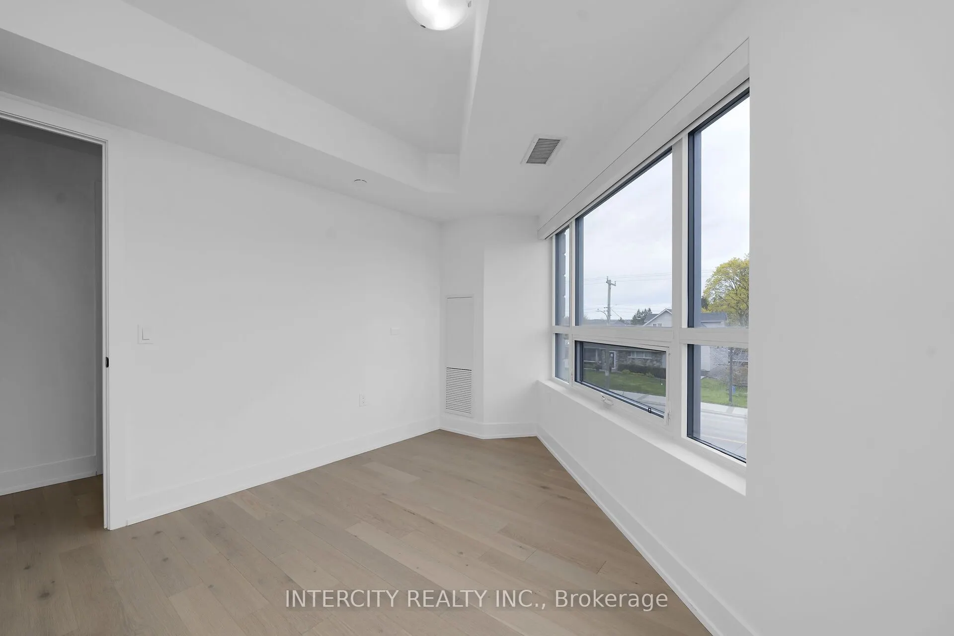 2075 King Road #240