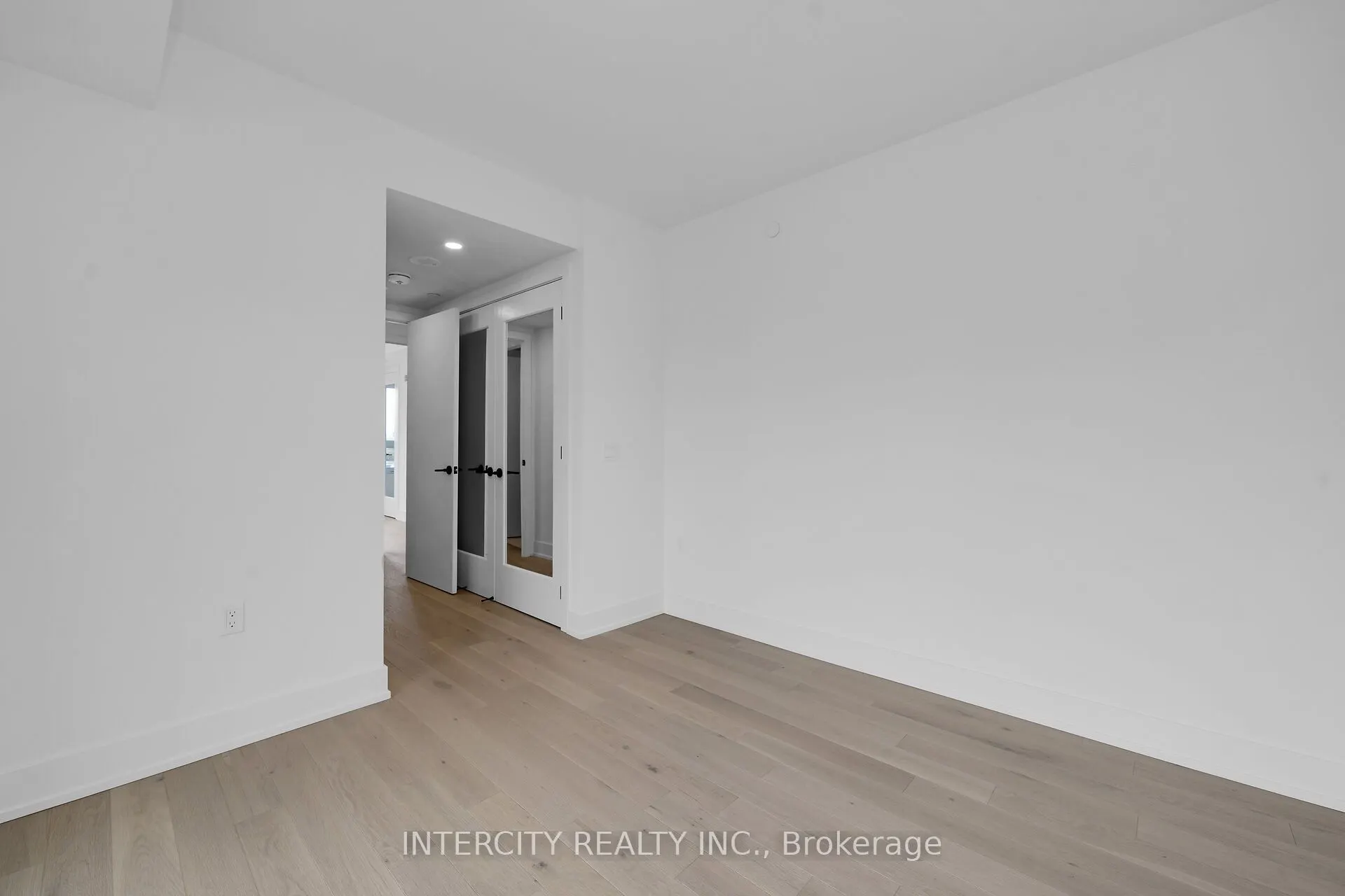 2075 King Road #240