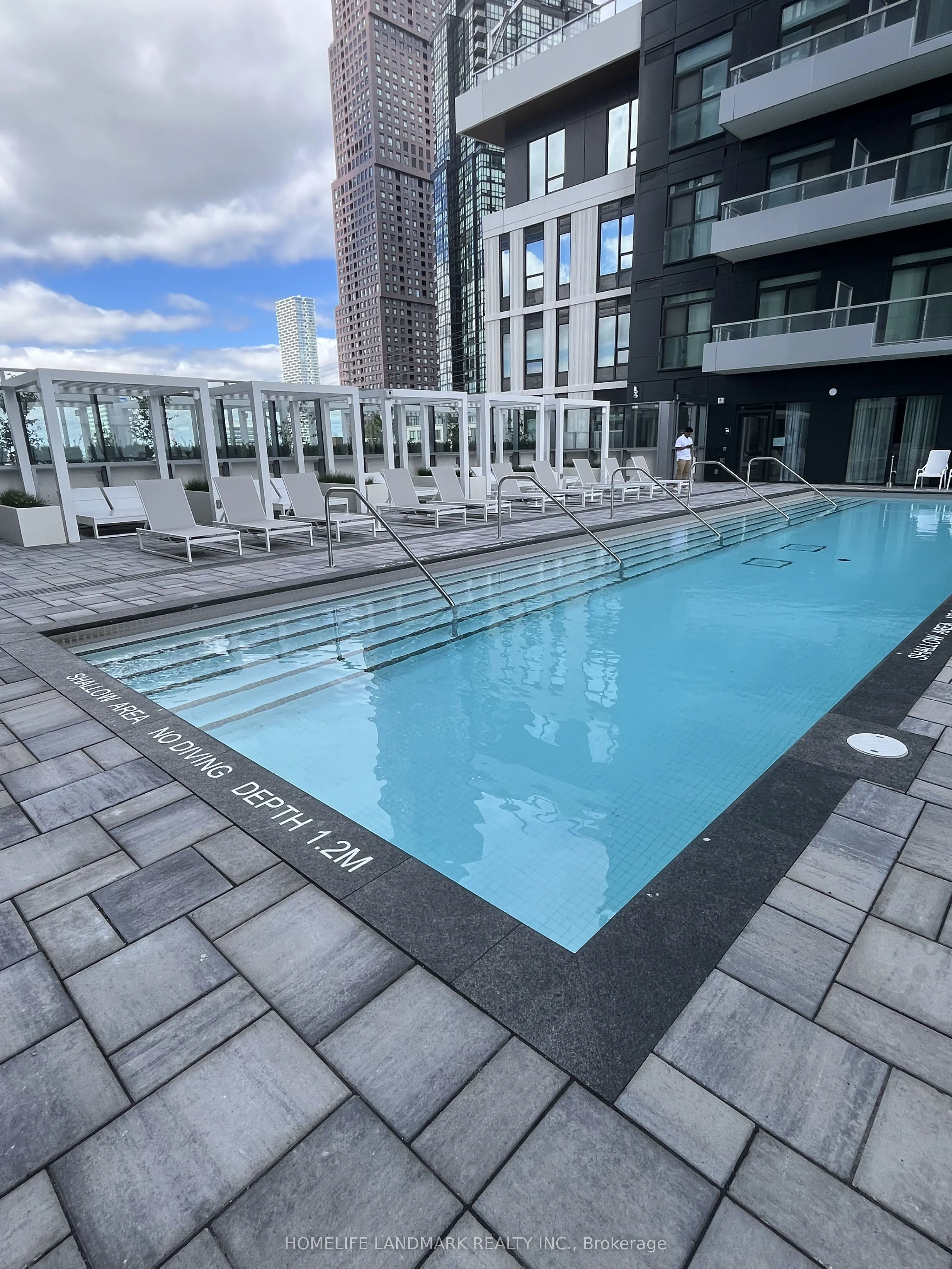 5 Meadowdale Road S #2406