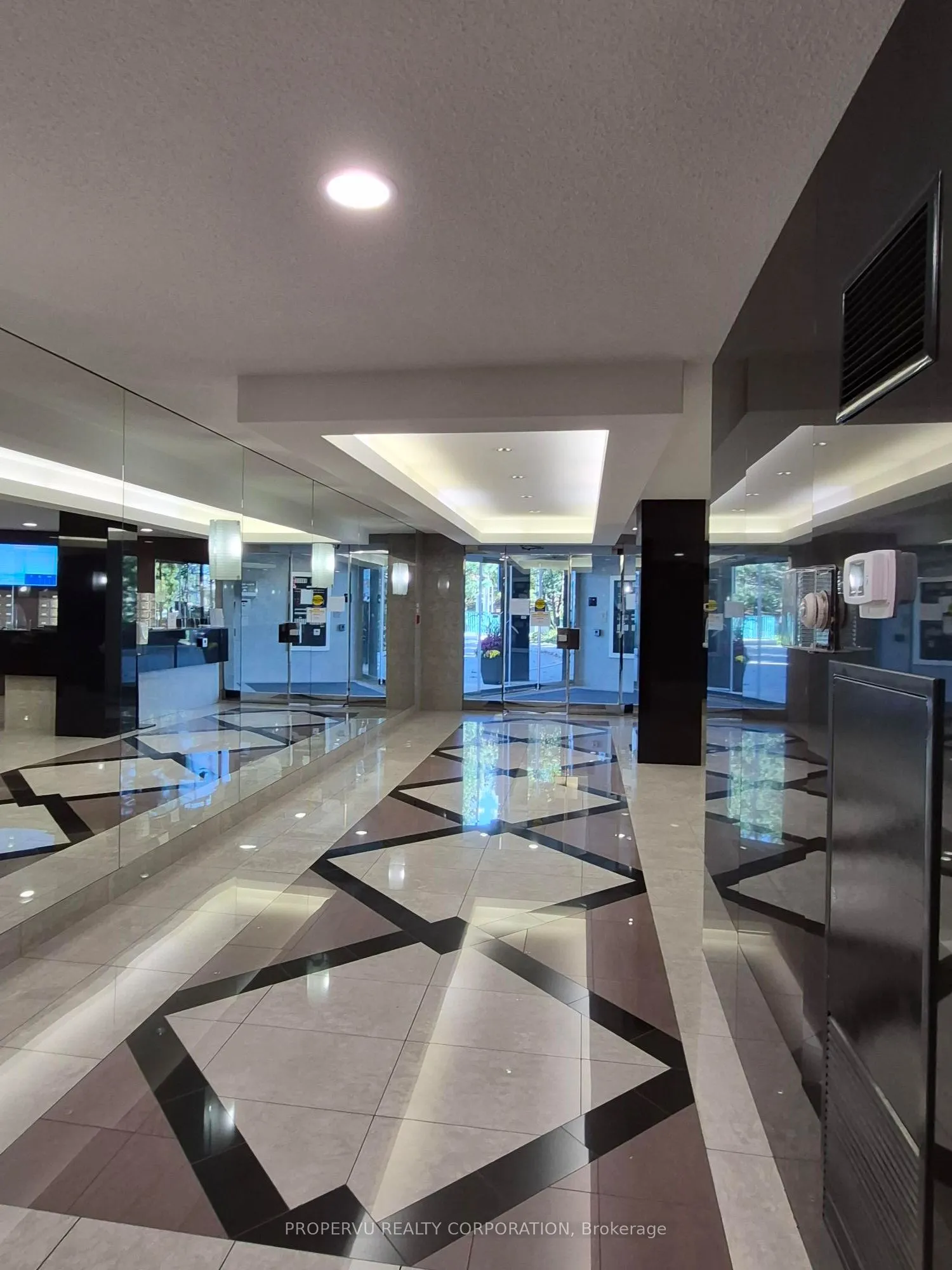 7250 Yonge Street #207