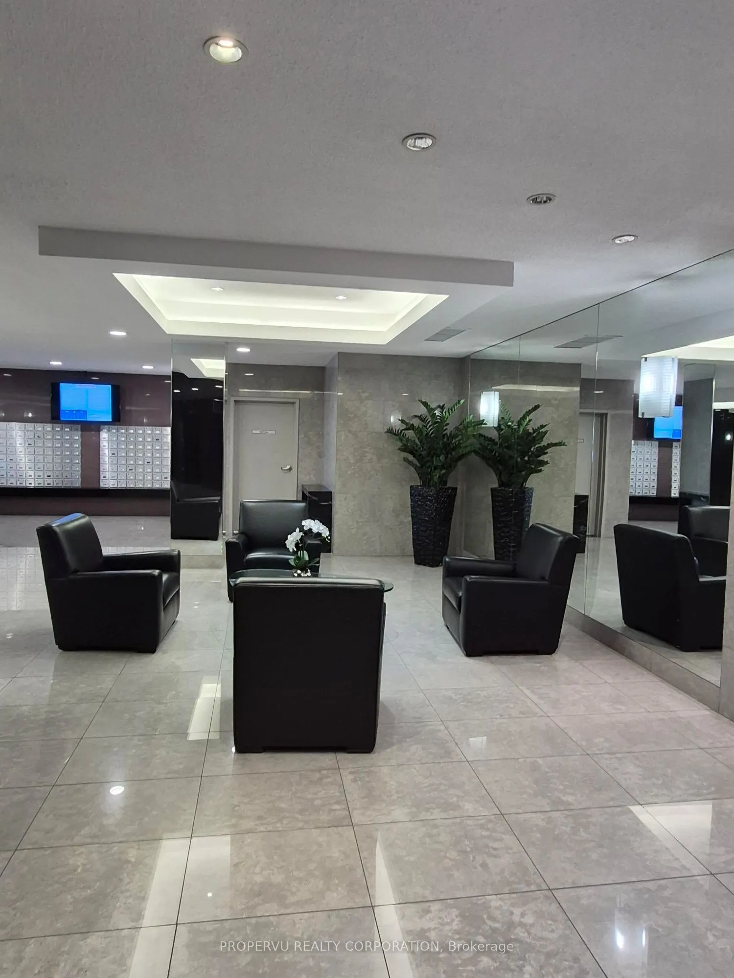 7250 Yonge Street #207