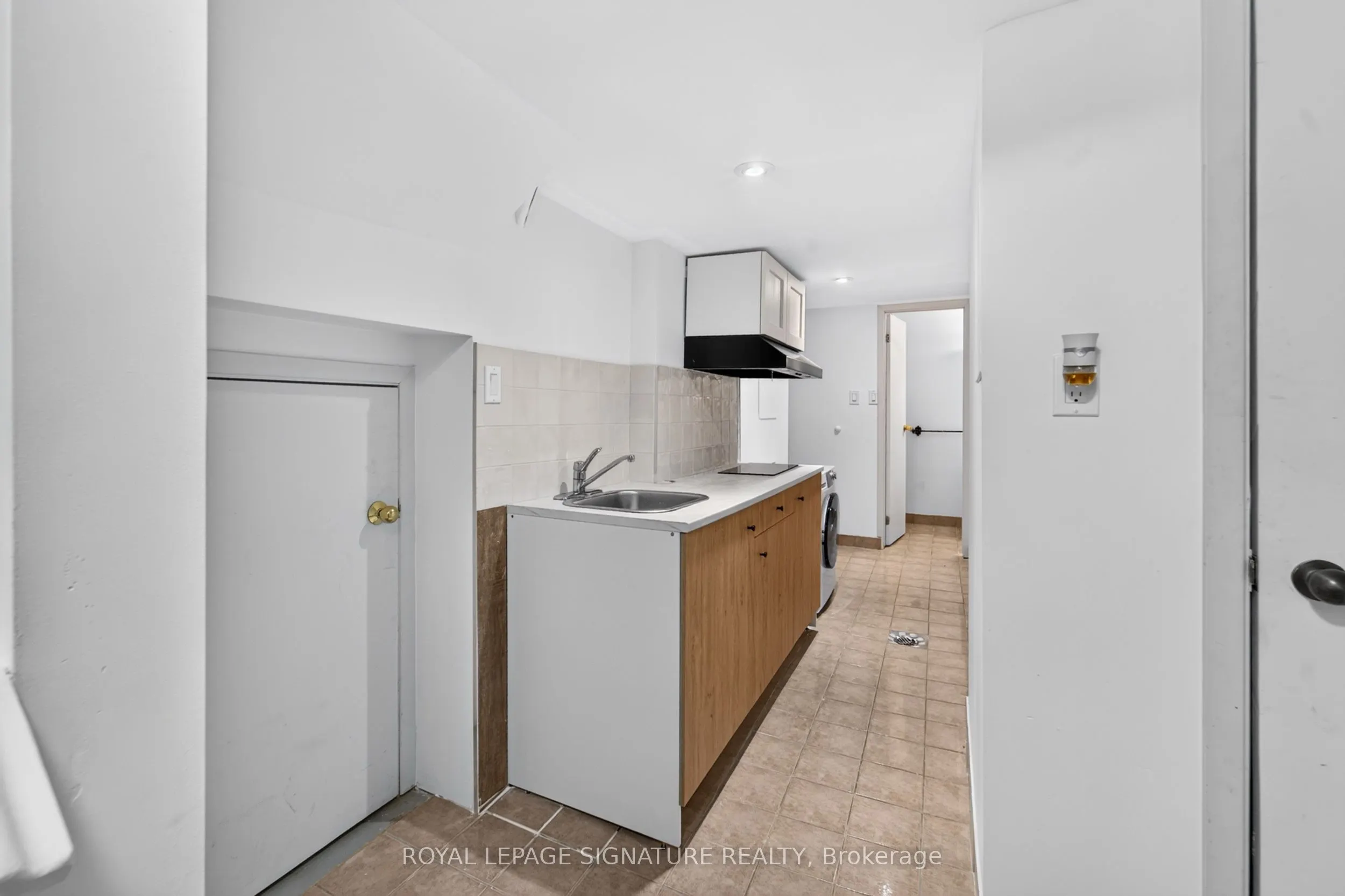 1 Banquo Road #Lower