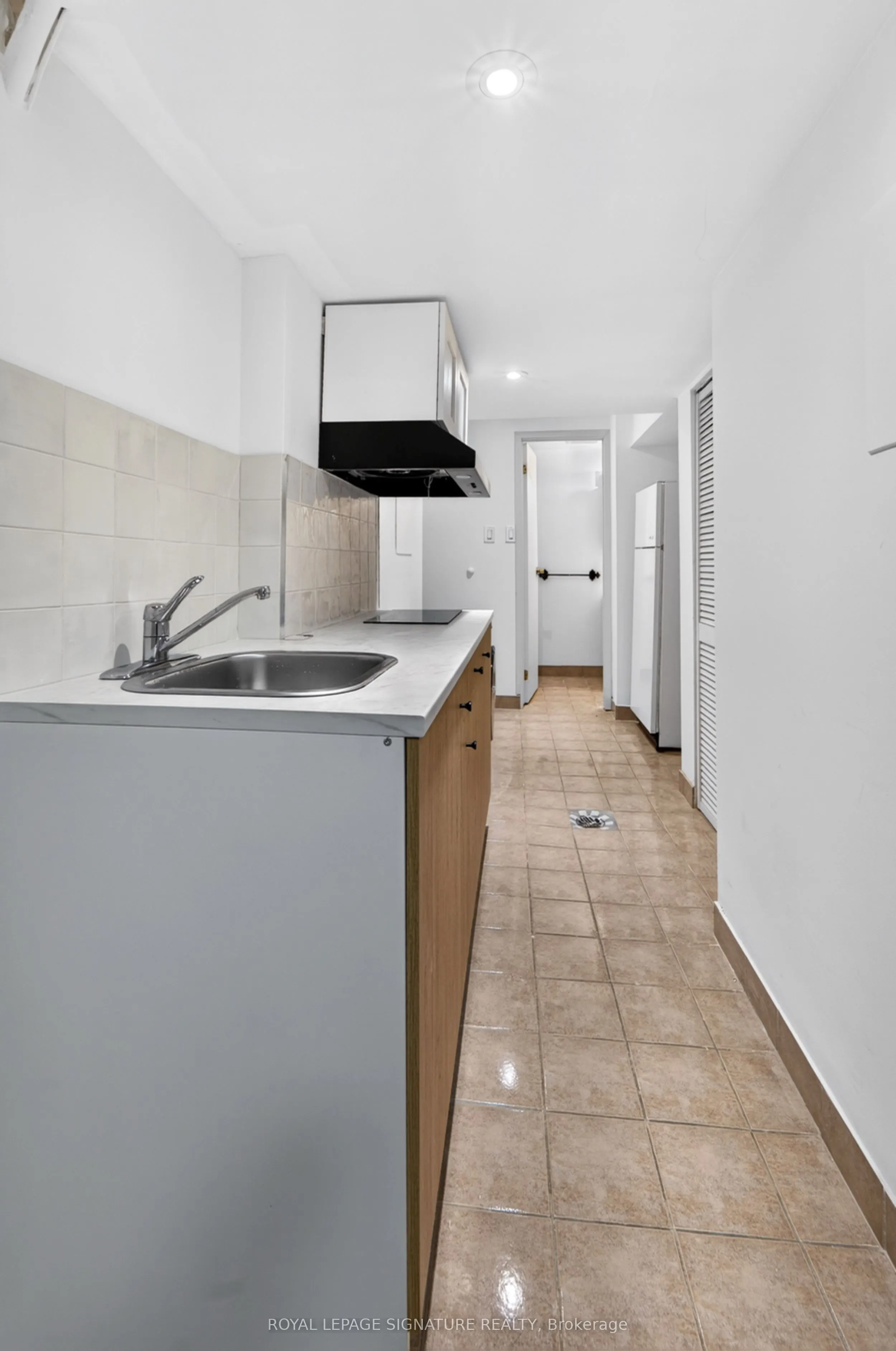 1 Banquo Road #Lower