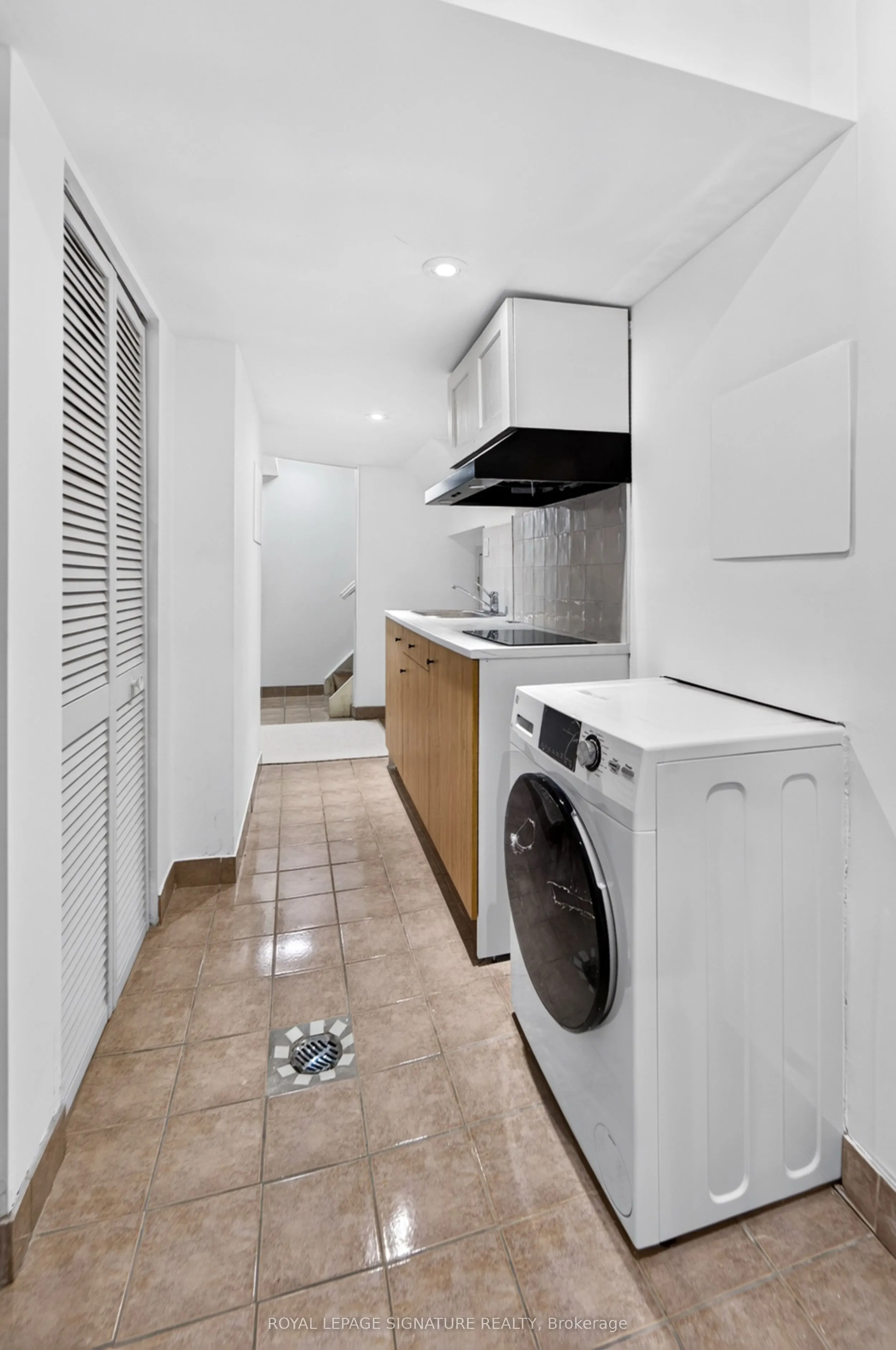 1 Banquo Road #Lower