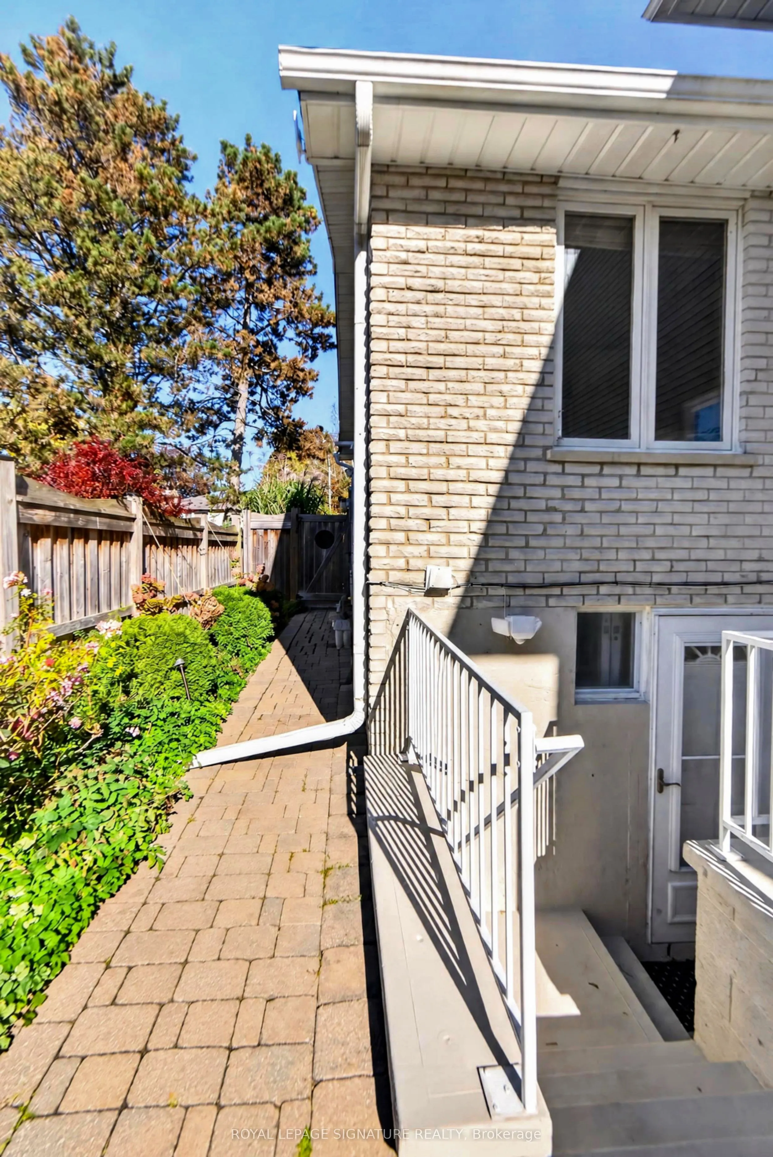 1 Banquo Road #Lower