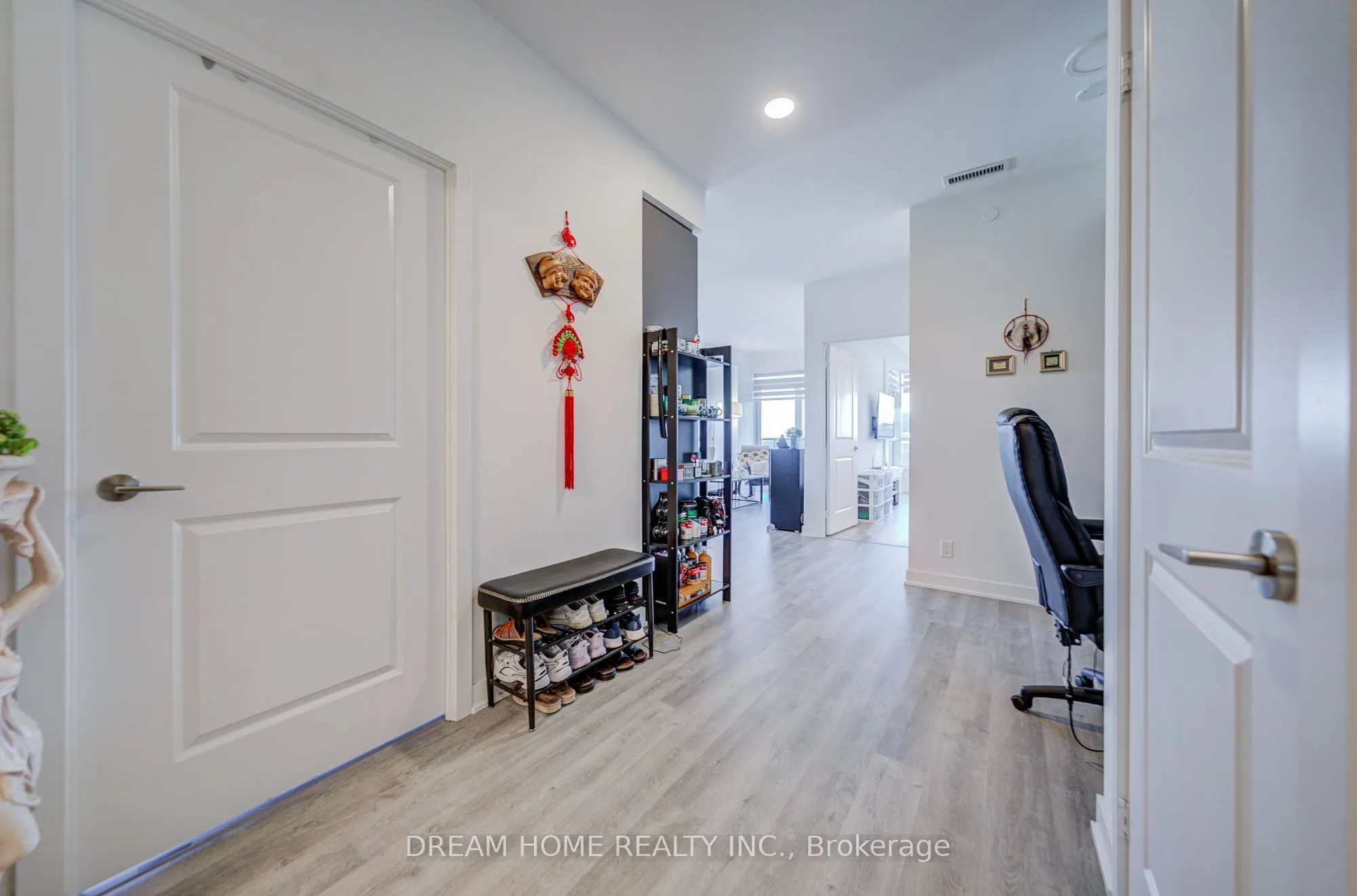 30 Upper Mall Way #3407