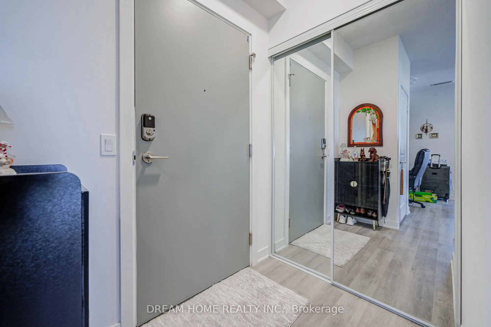 30 Upper Mall Way #3407