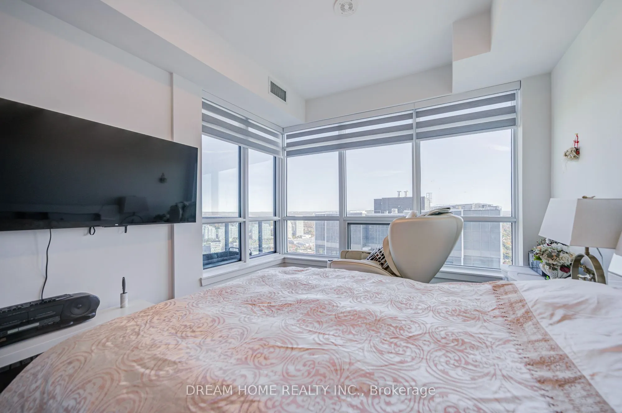 30 Upper Mall Way #3407