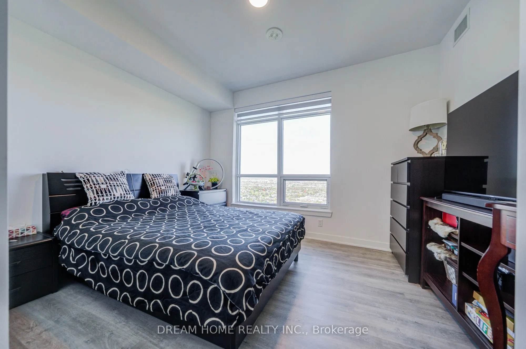 30 Upper Mall Way #3407