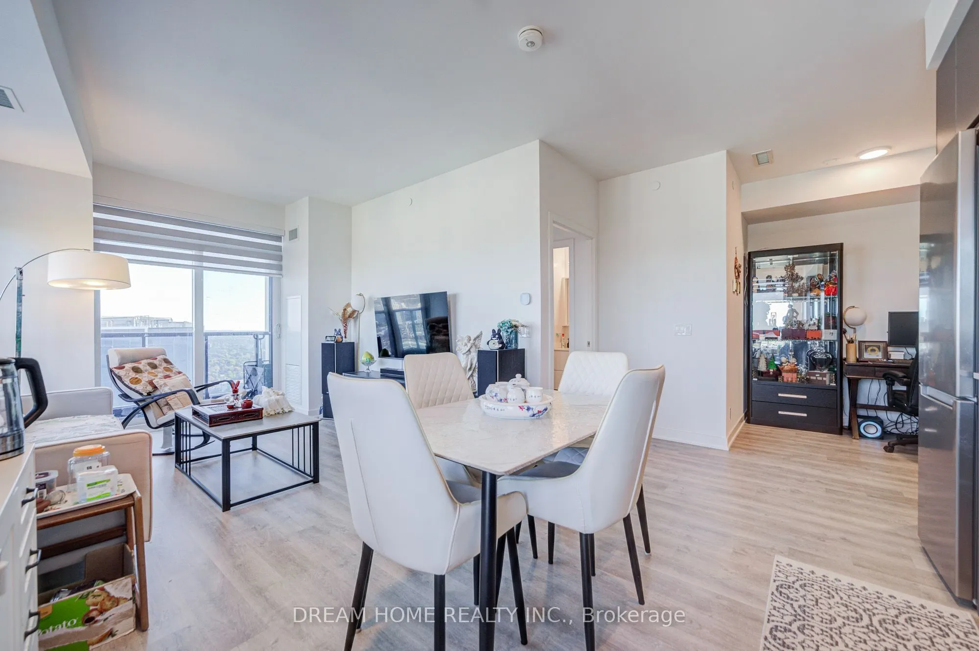 30 Upper Mall Way #3407