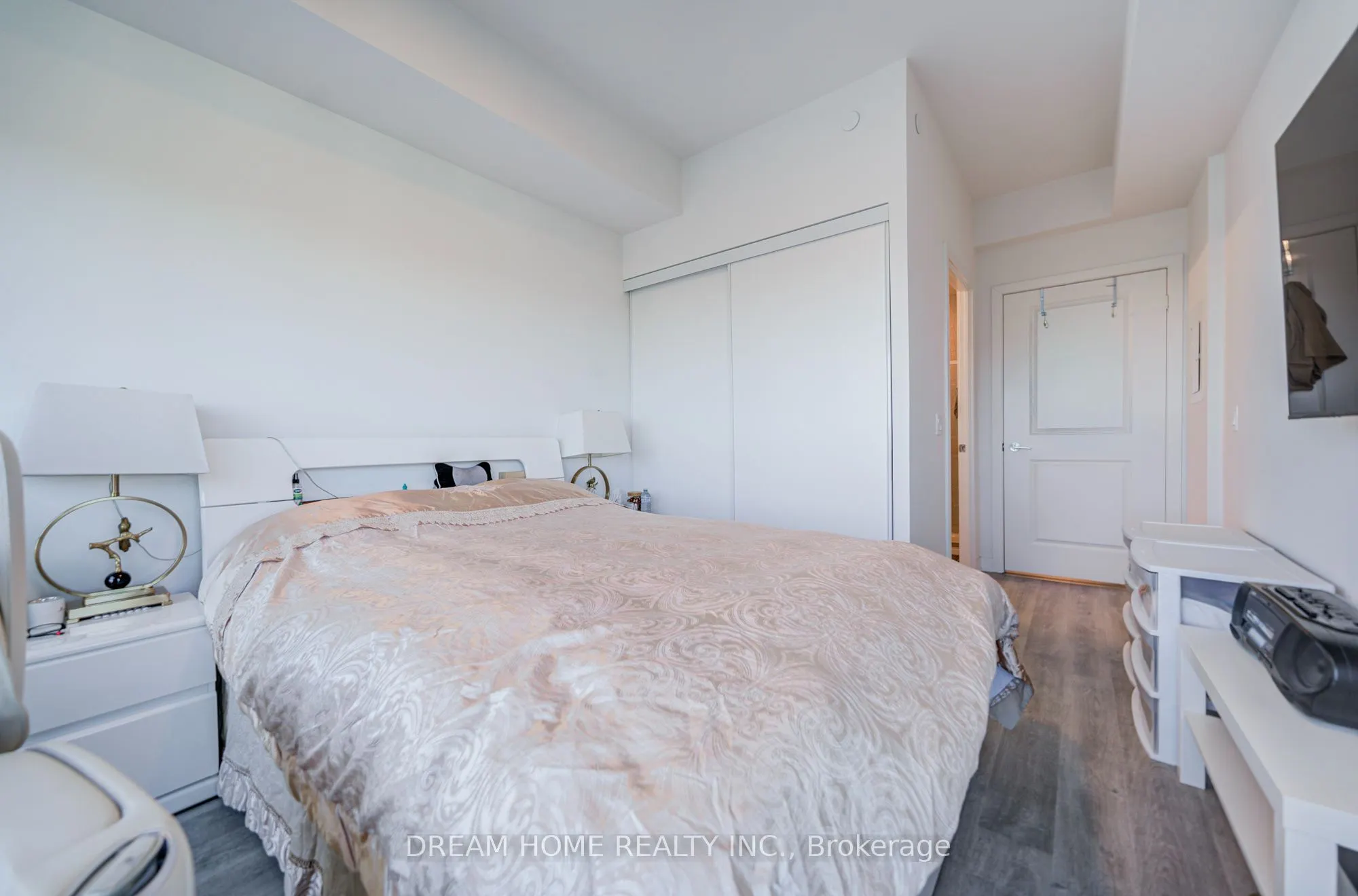 30 Upper Mall Way #3407