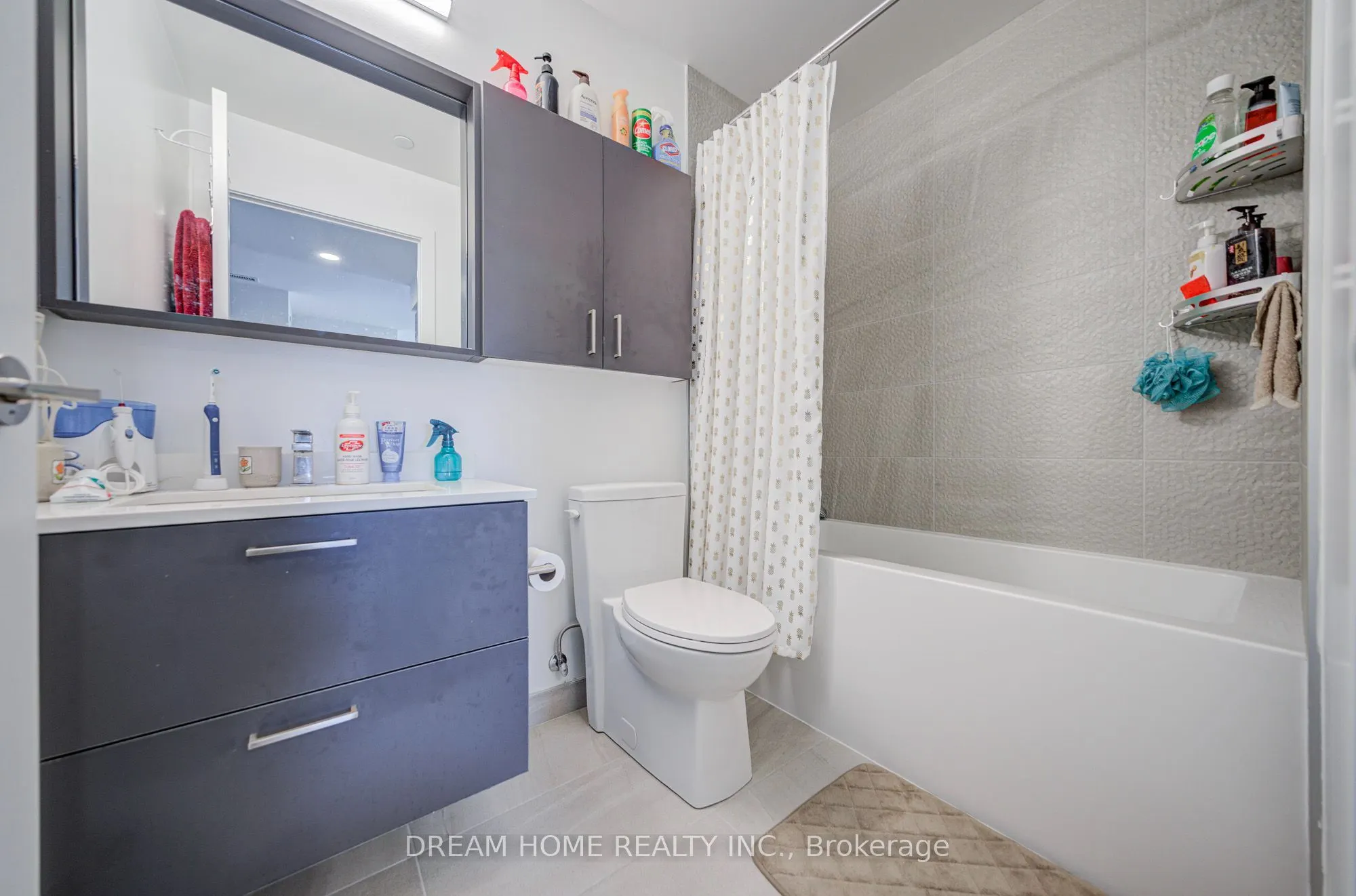 30 Upper Mall Way #3407