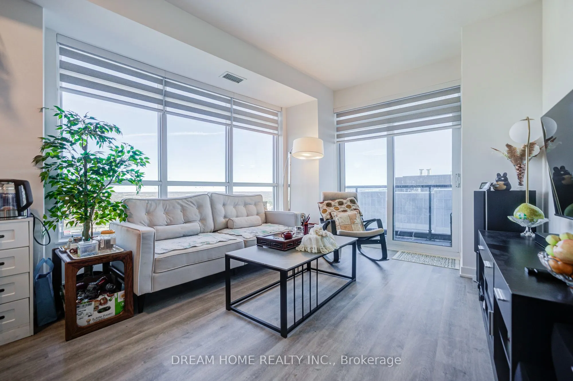 30 Upper Mall Way #3407