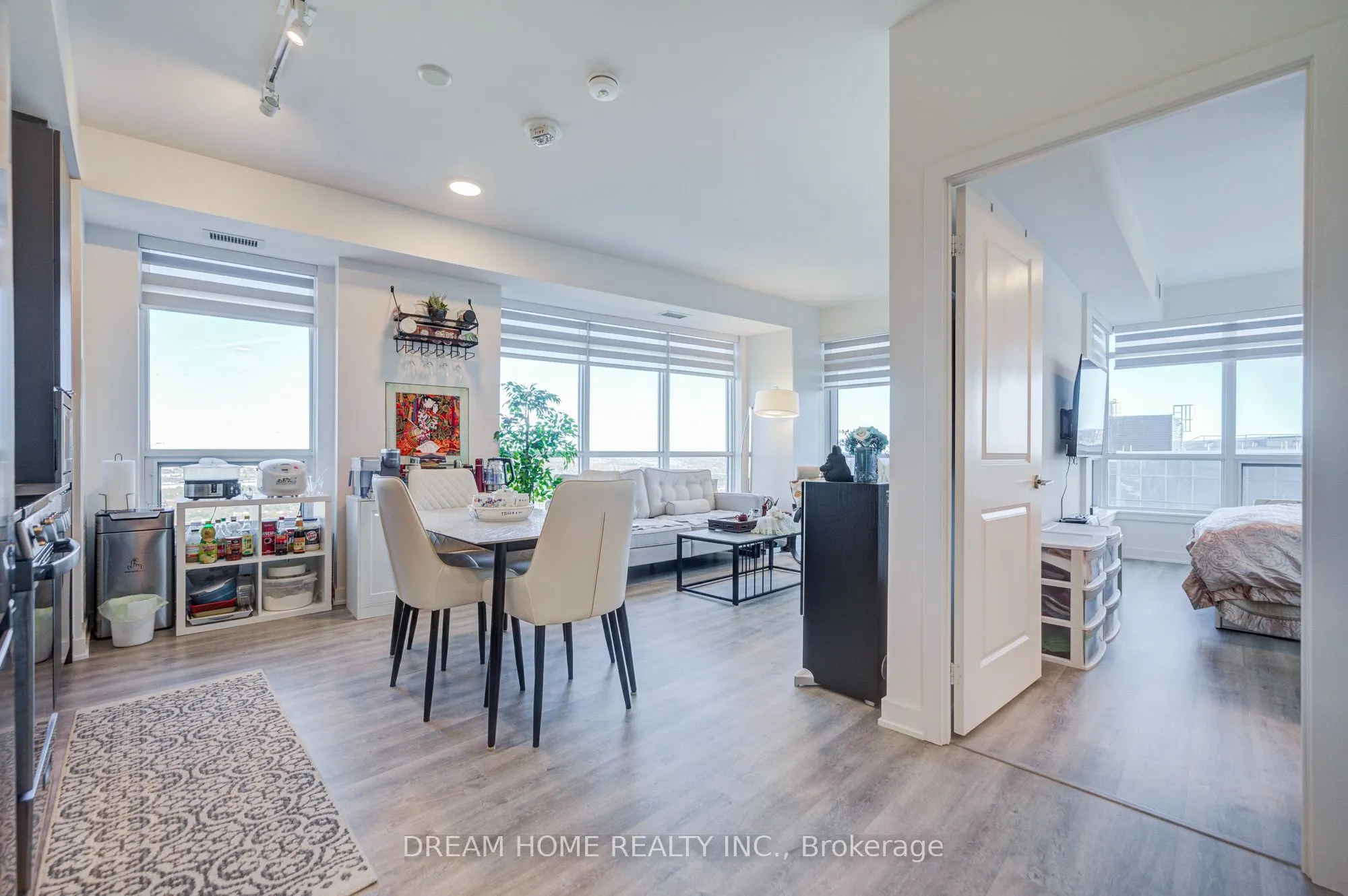 30 Upper Mall Way #3407