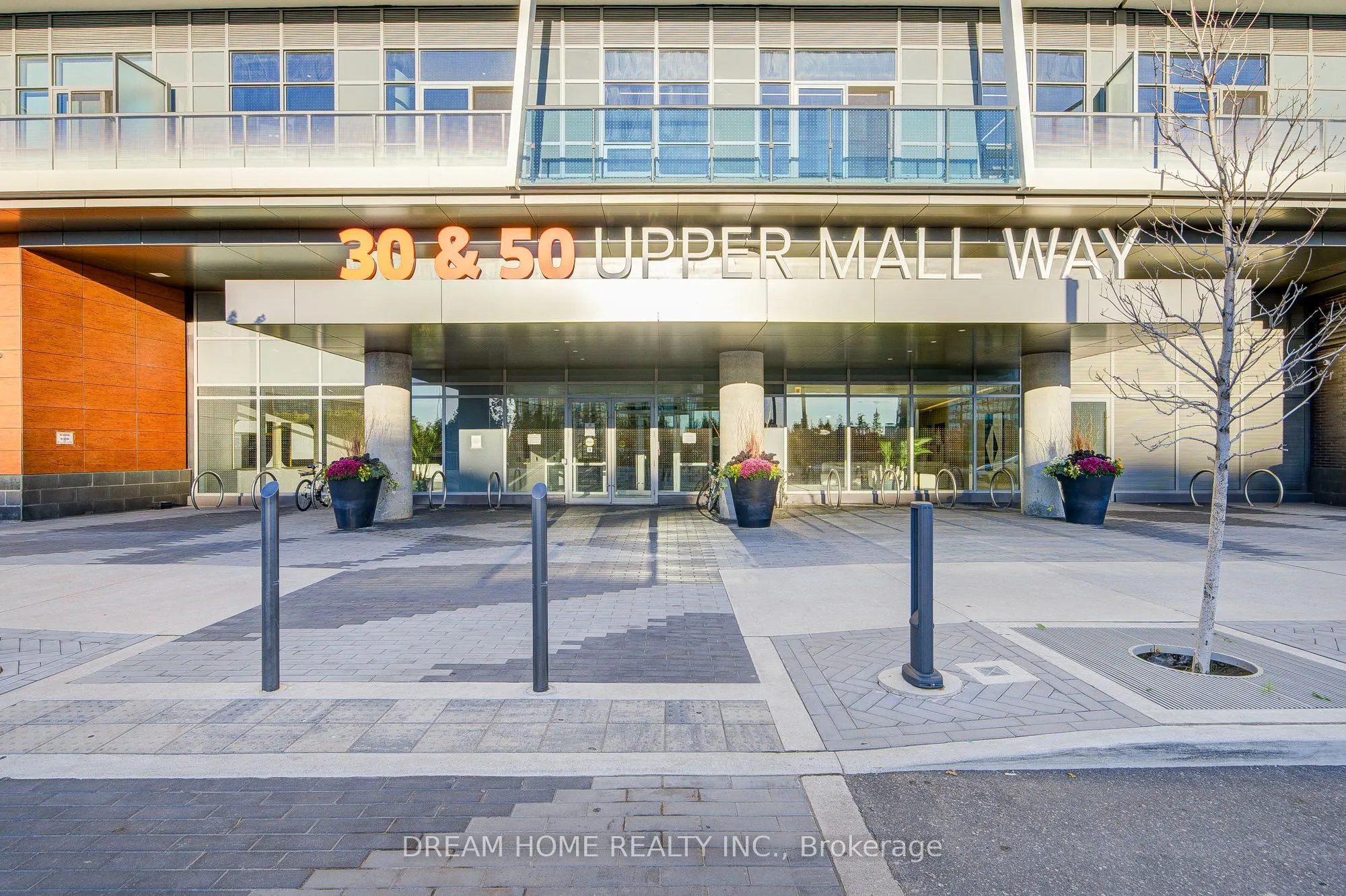 30 Upper Mall Way #3407