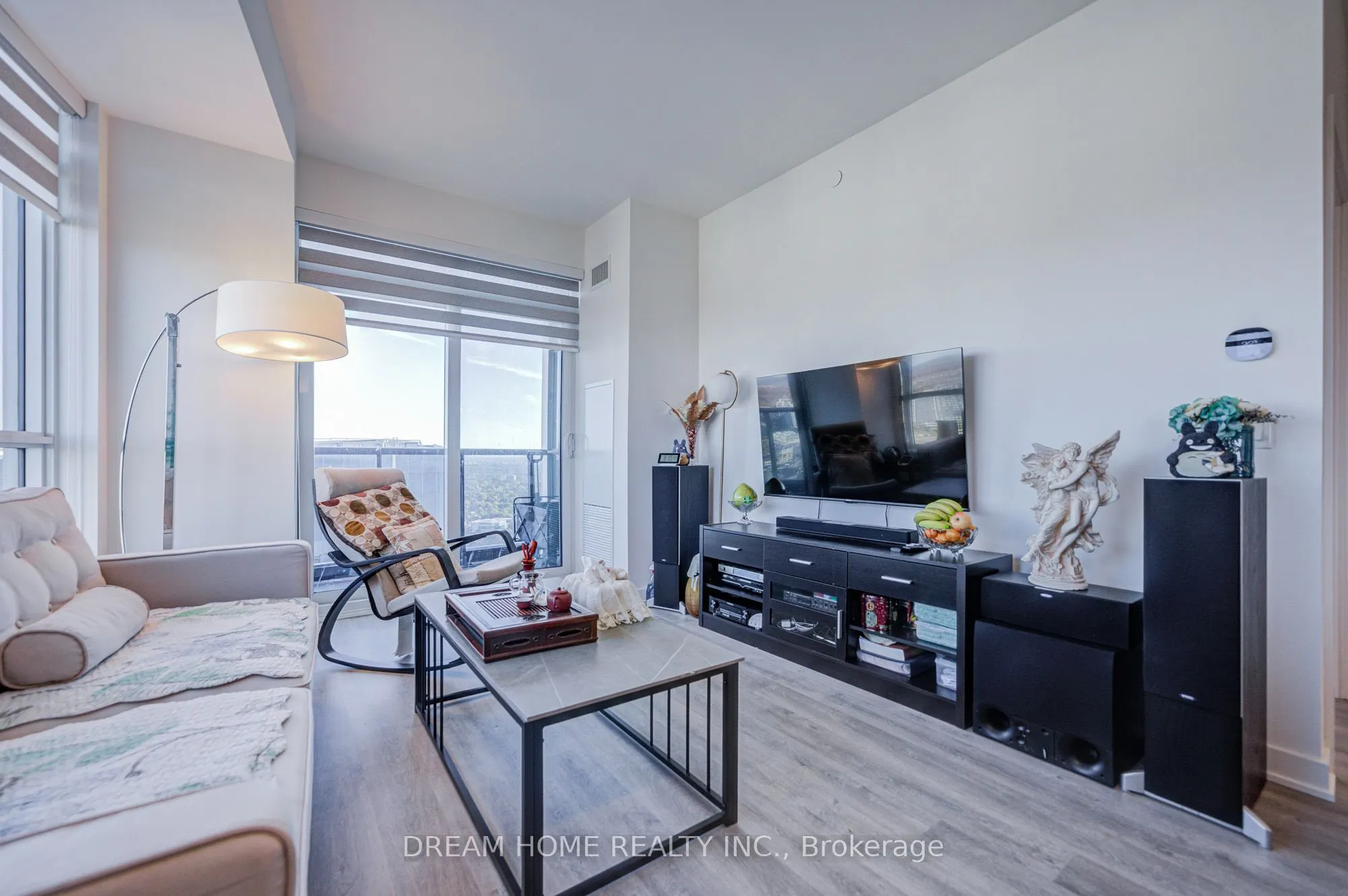 30 Upper Mall Way #3407