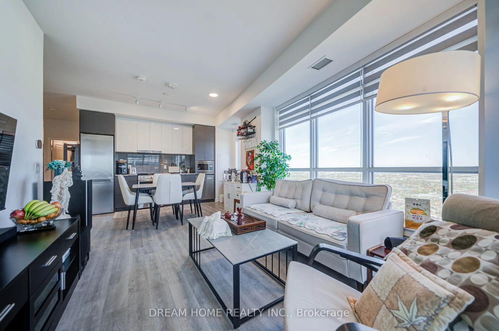 30 Upper Mall Way #3407