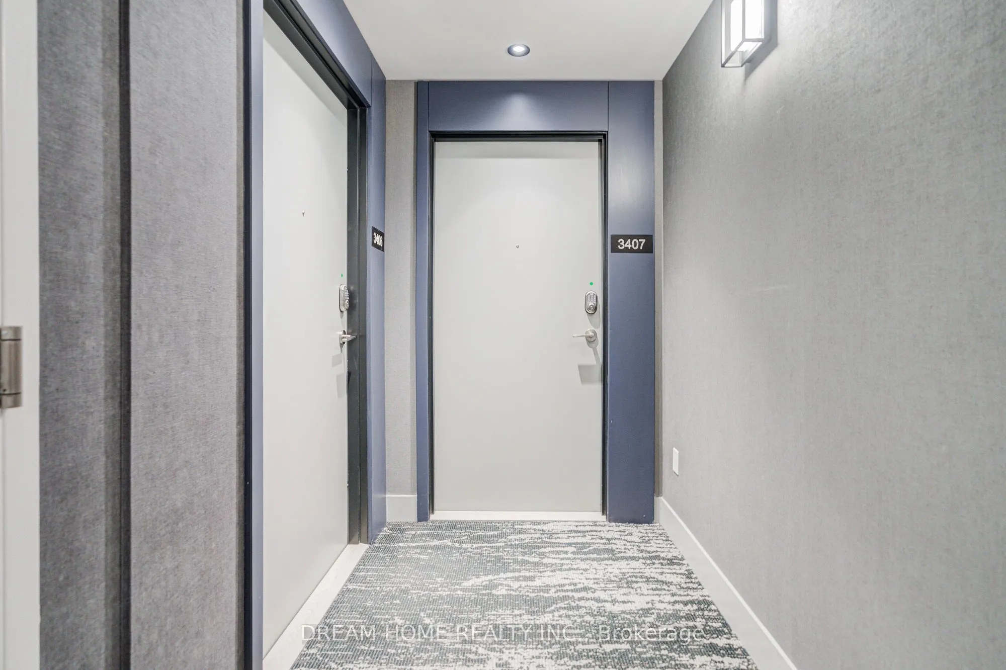 30 Upper Mall Way #3407
