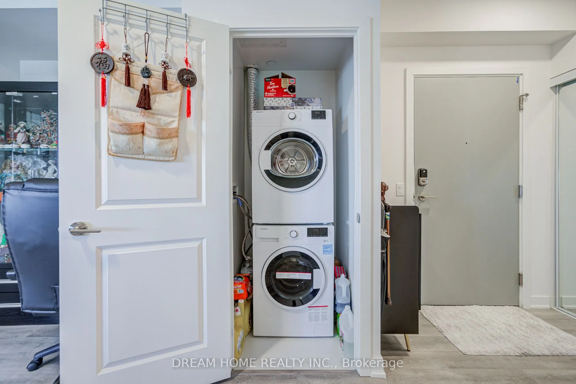 30 Upper Mall Way #3407
