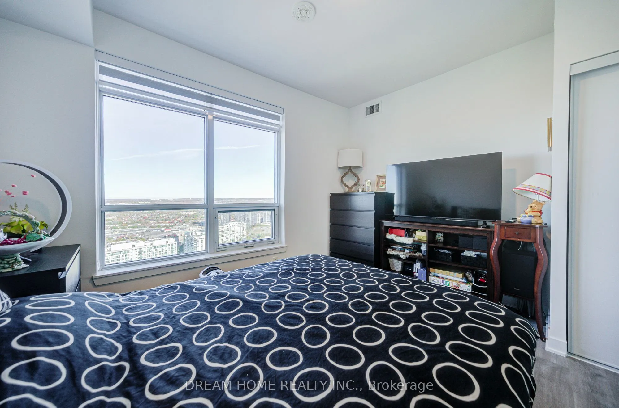 30 Upper Mall Way #3407