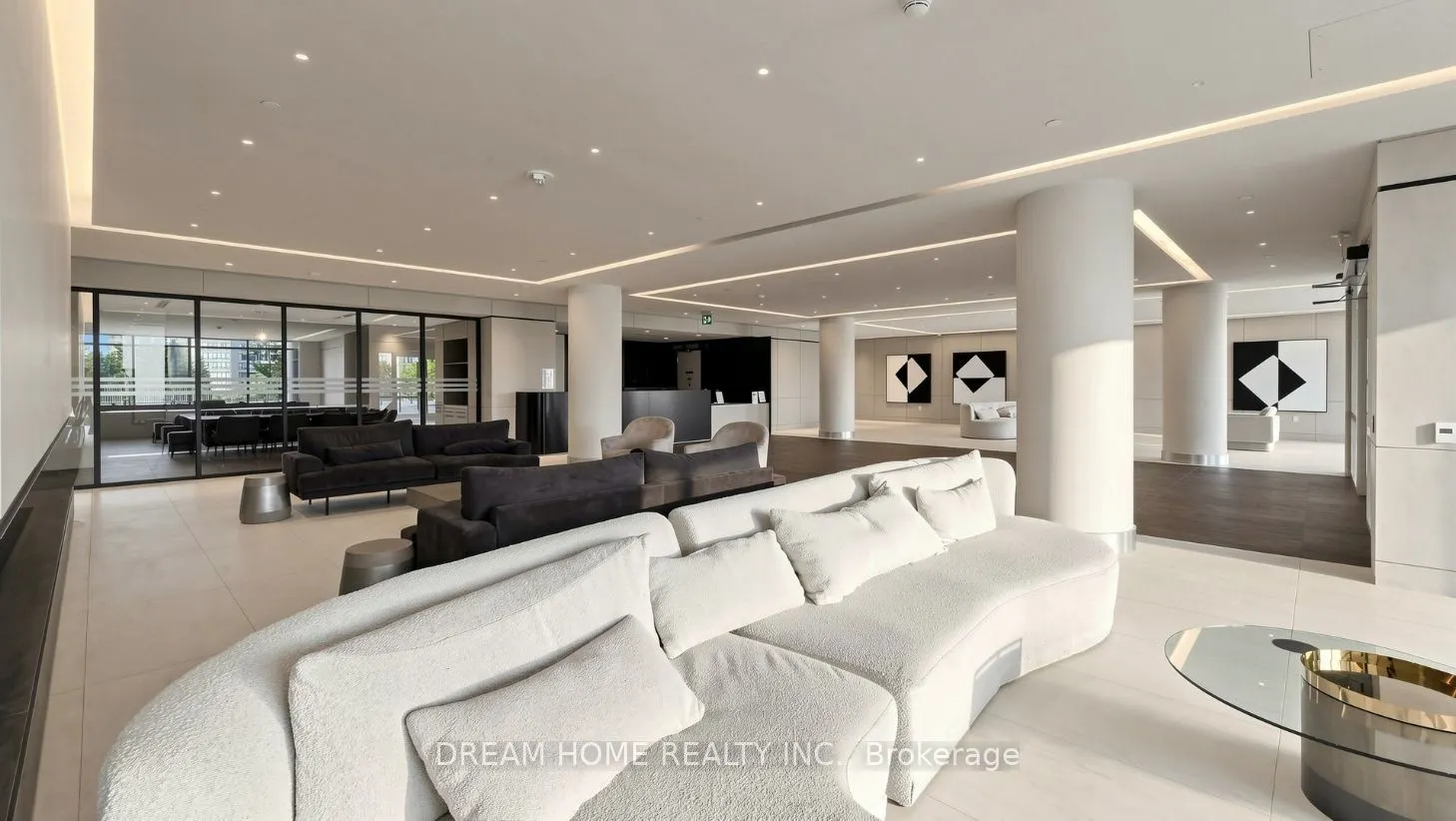 30 Upper Mall Way #3407