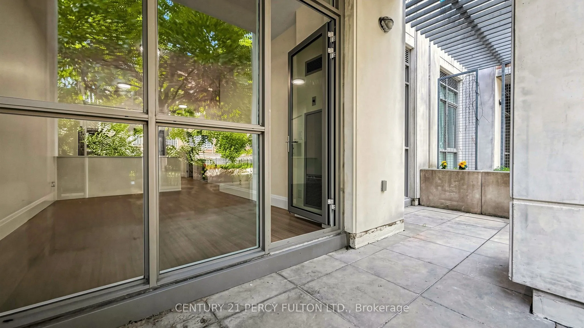 57 Upper Duke Crescent #102