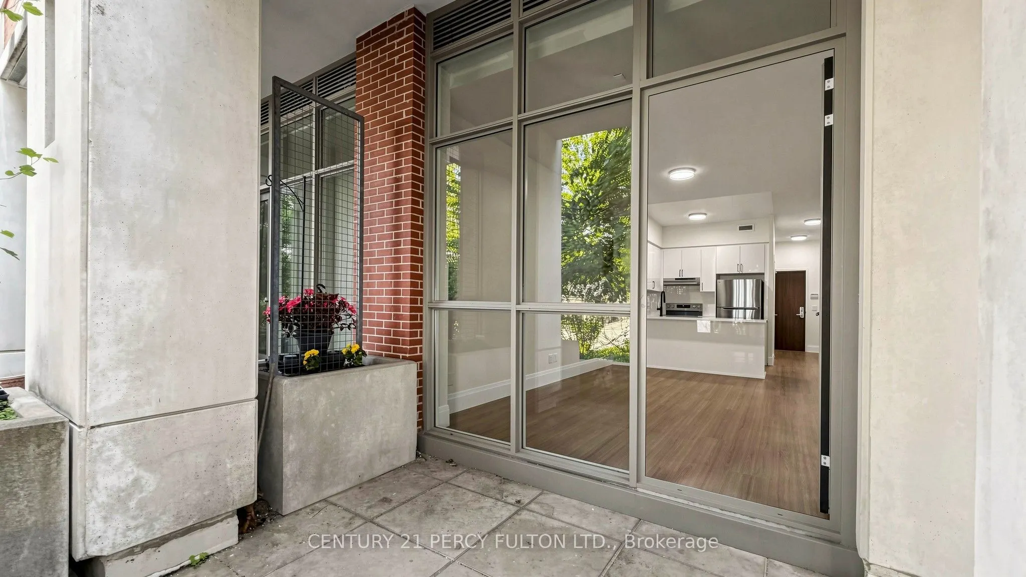 57 Upper Duke Crescent #102