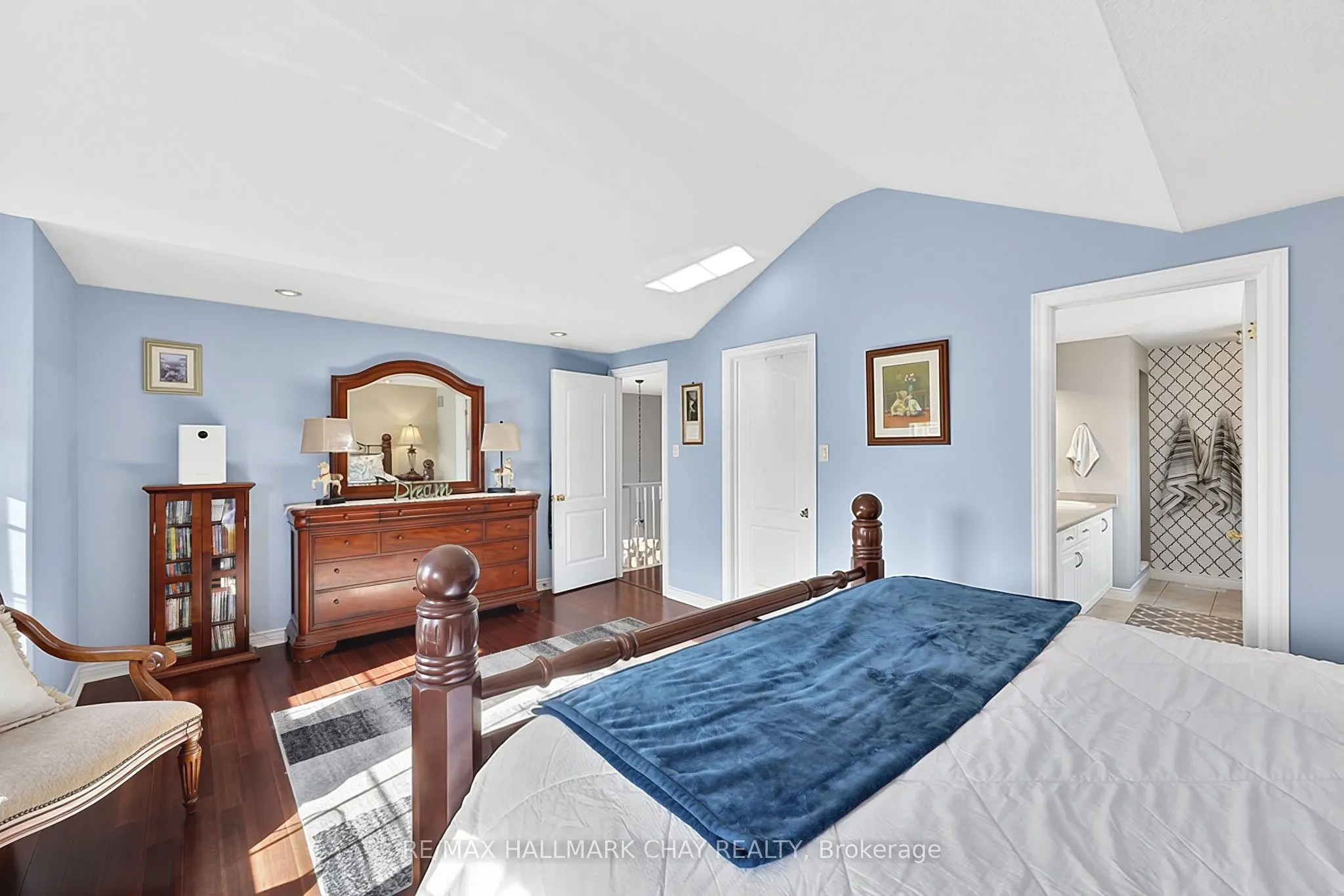 2 Shephard Avenue