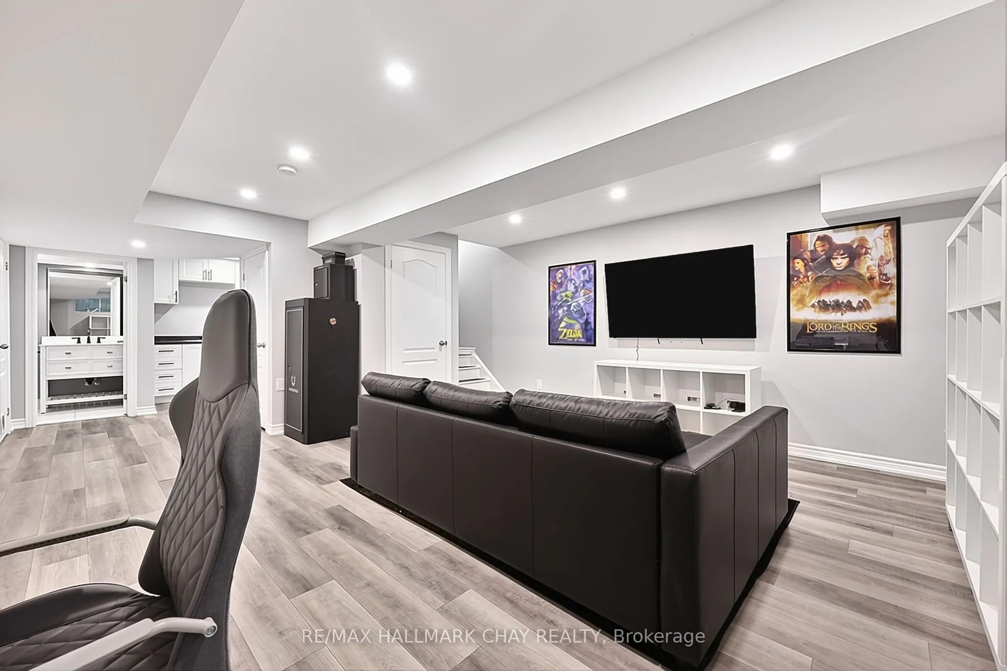 2 Shephard Avenue