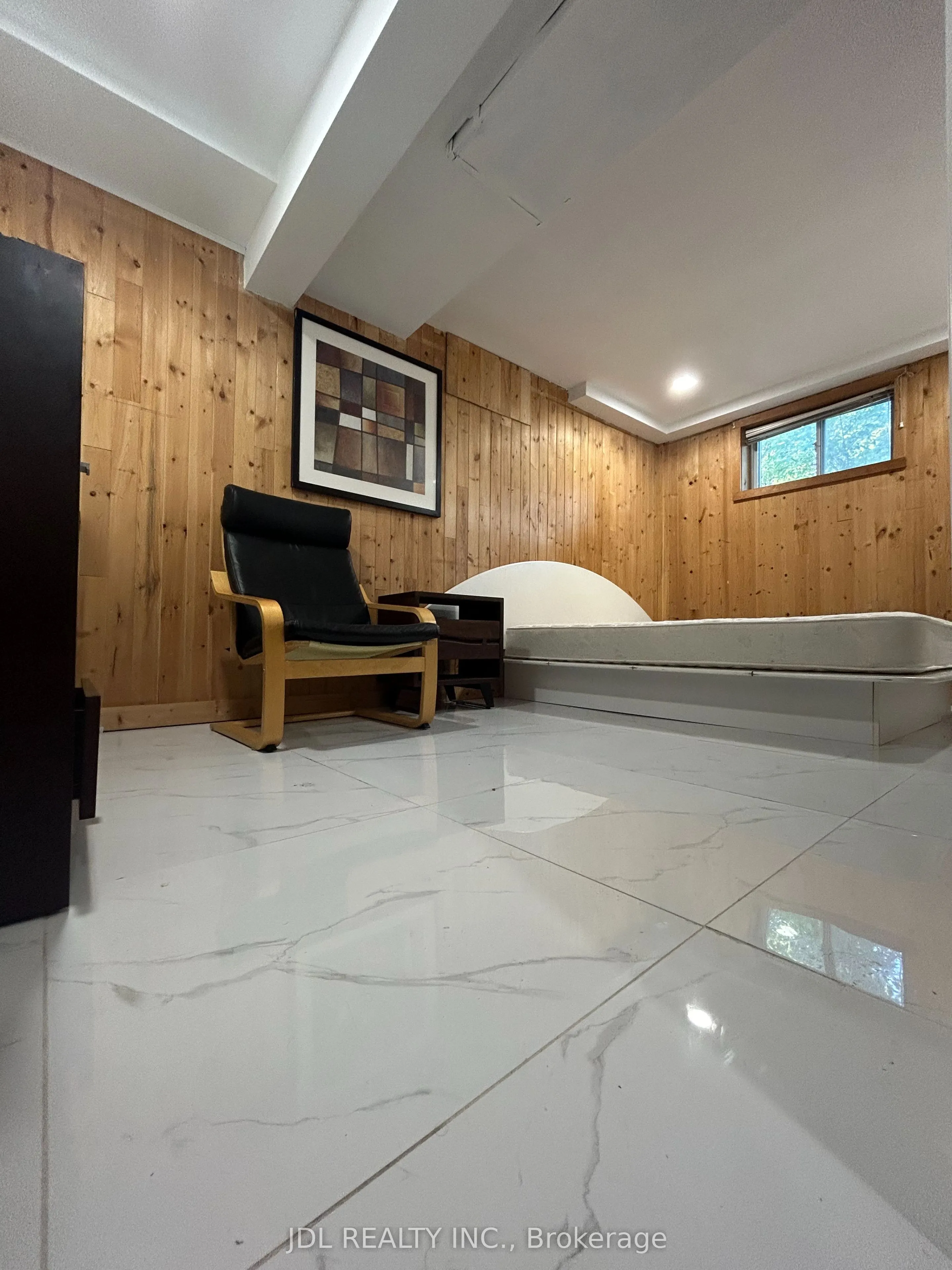 110 Robinson St Street #Renovated Bedroom bsmt