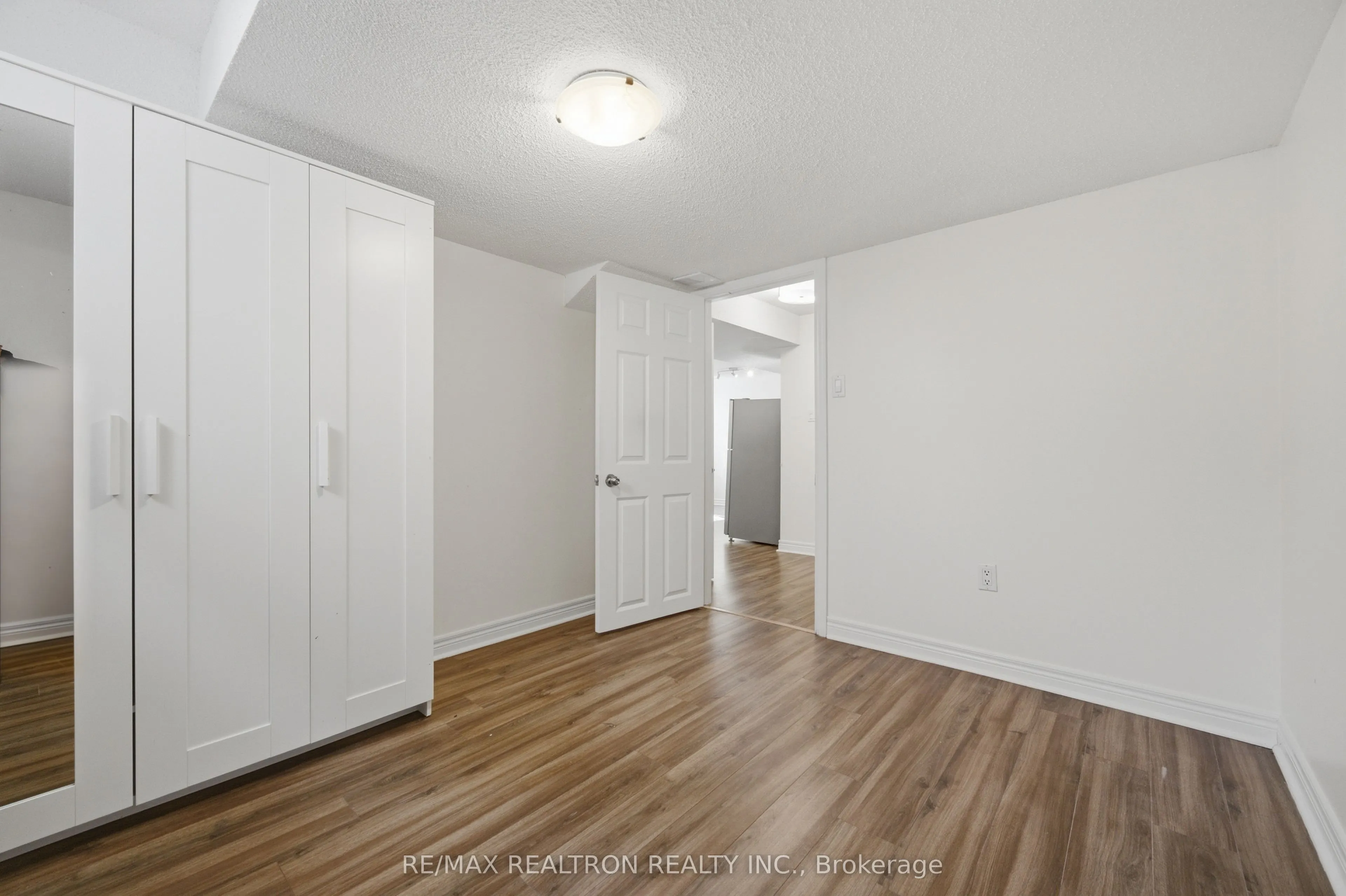27 Watkins Glen Crescent