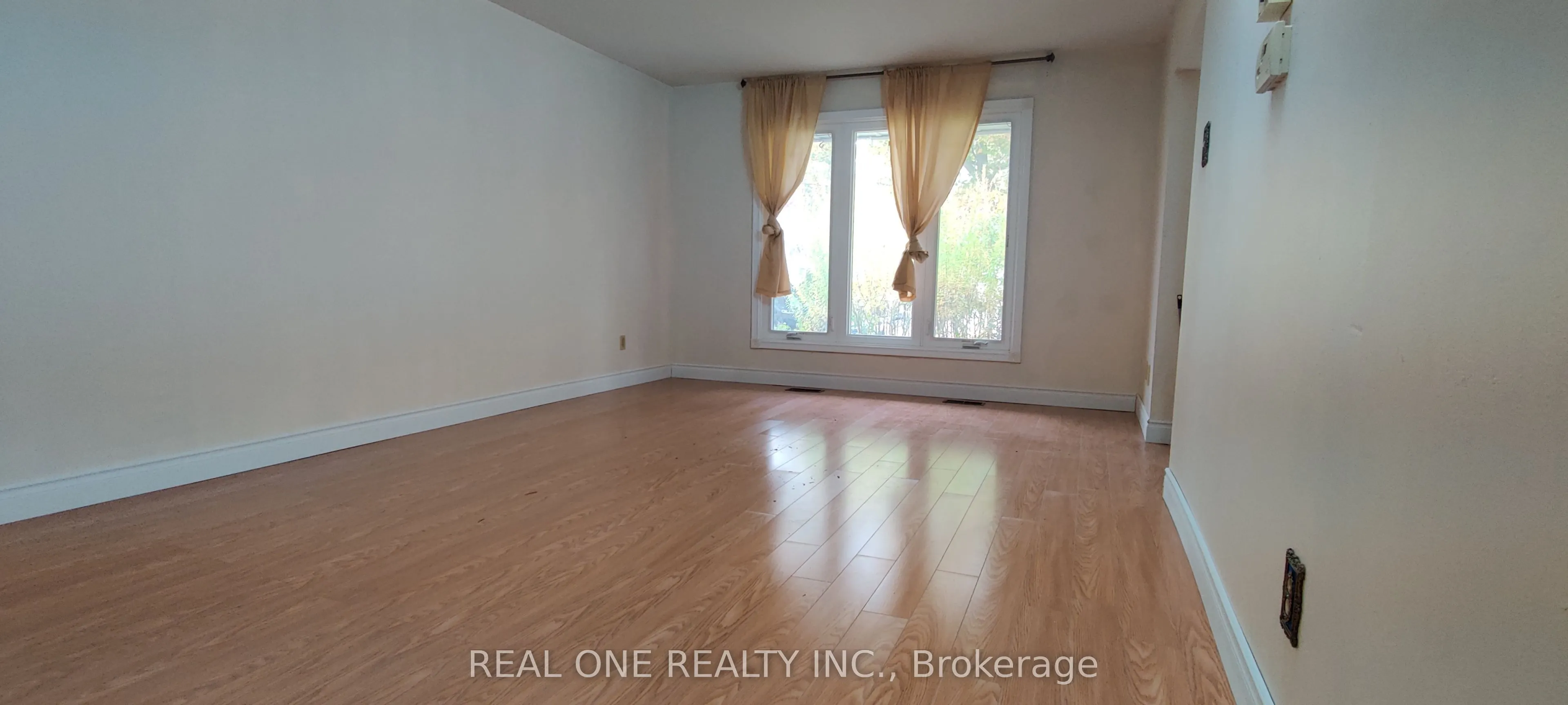 93 Southdale Drive #Upper