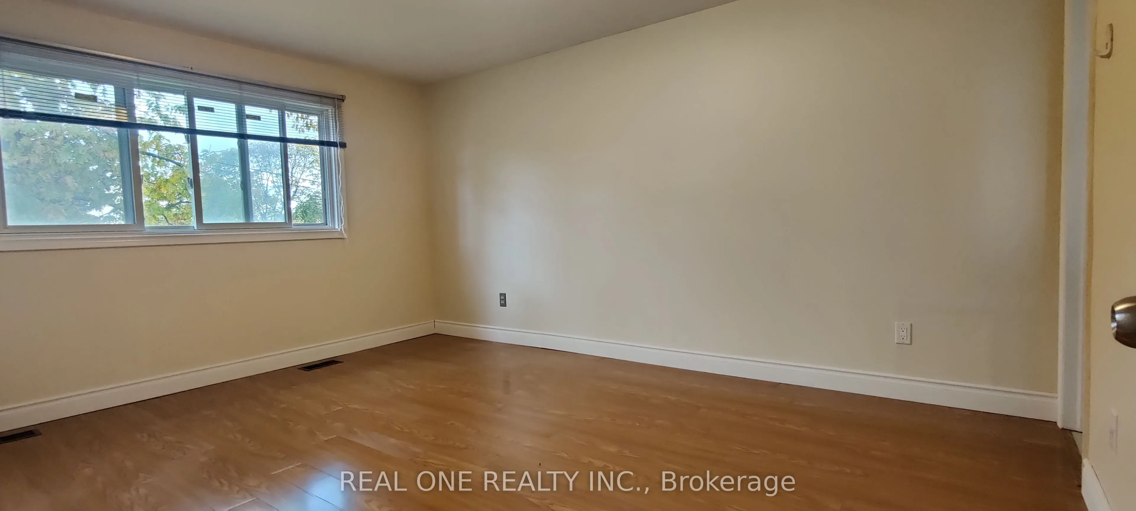 93 Southdale Drive #Upper