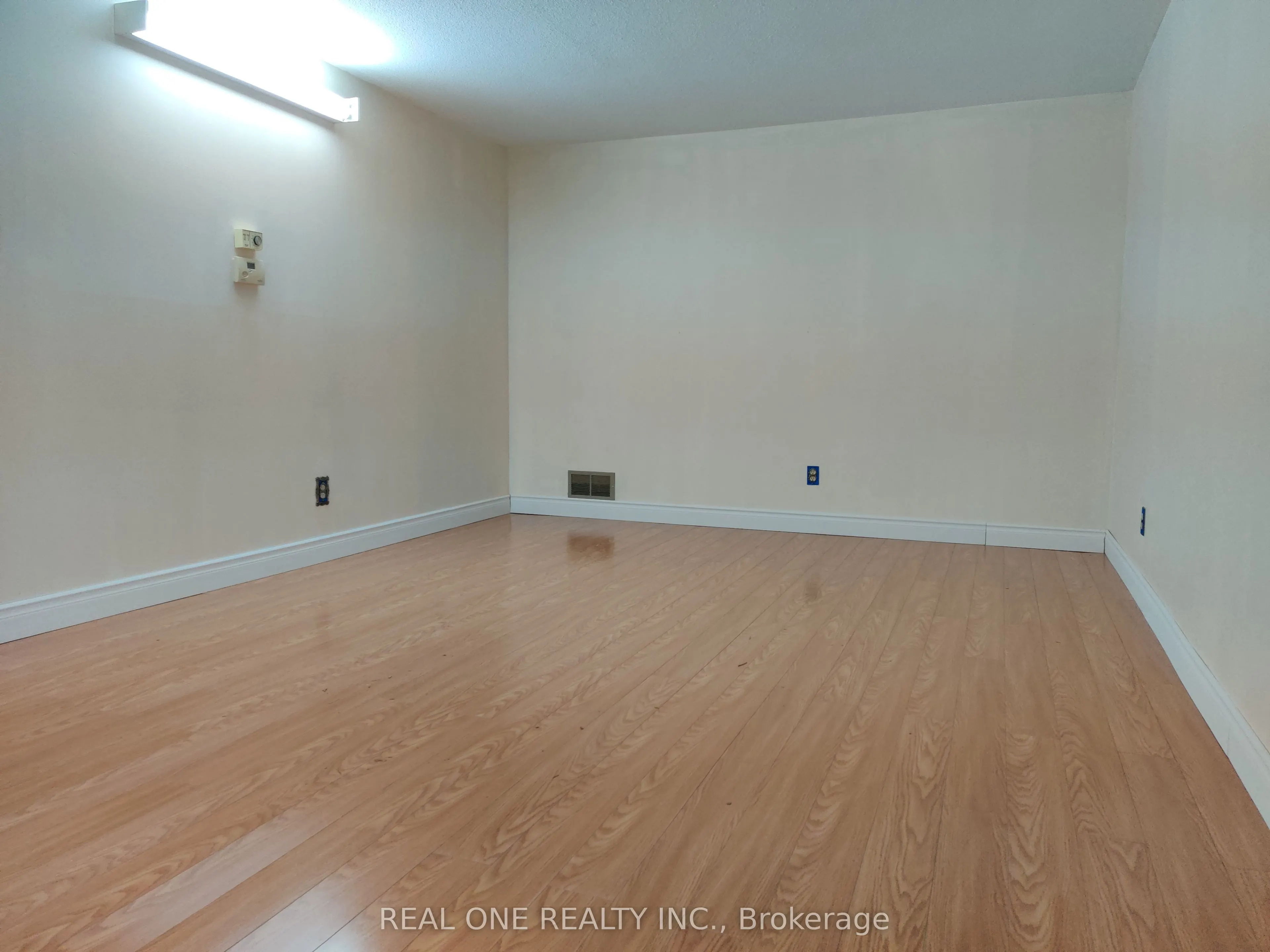 93 Southdale Drive #Upper