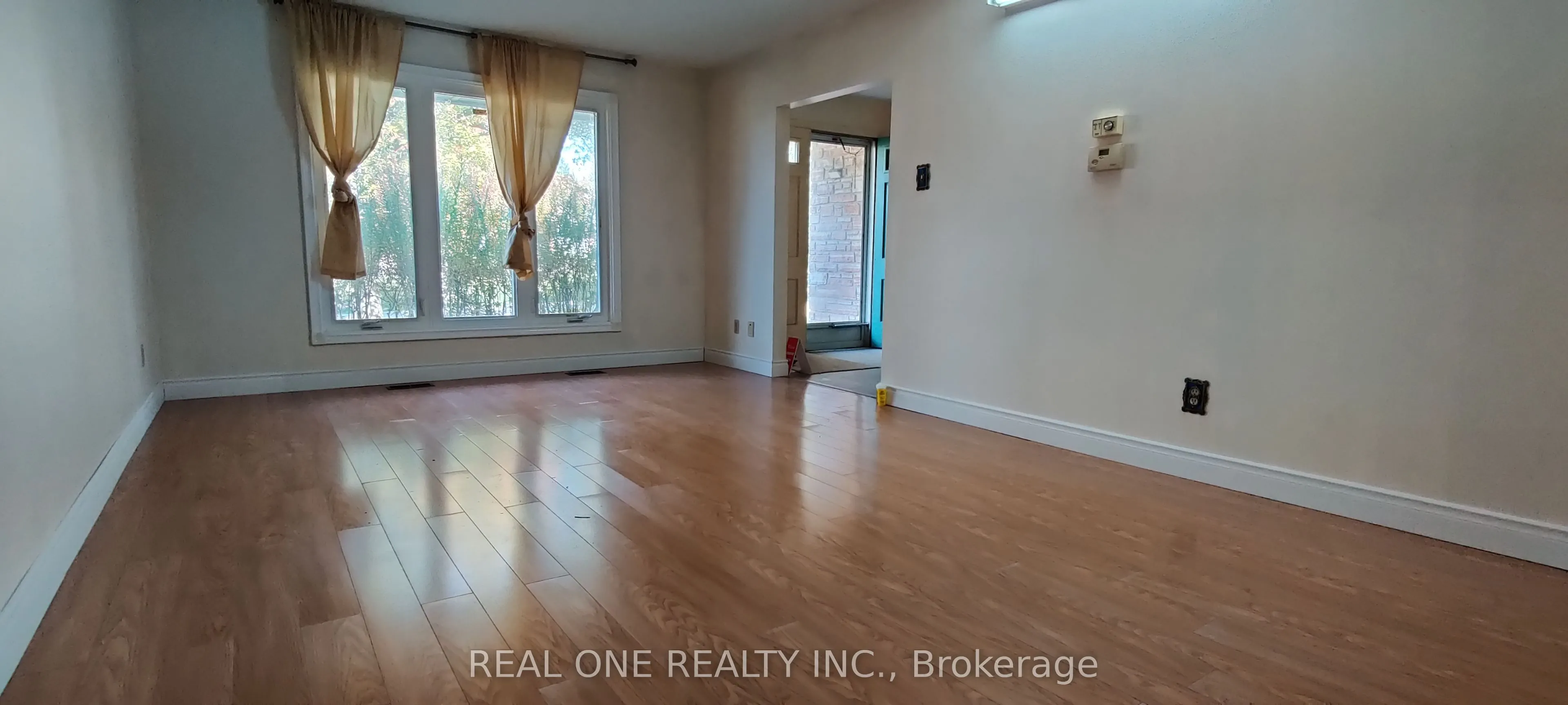93 Southdale Drive #Upper
