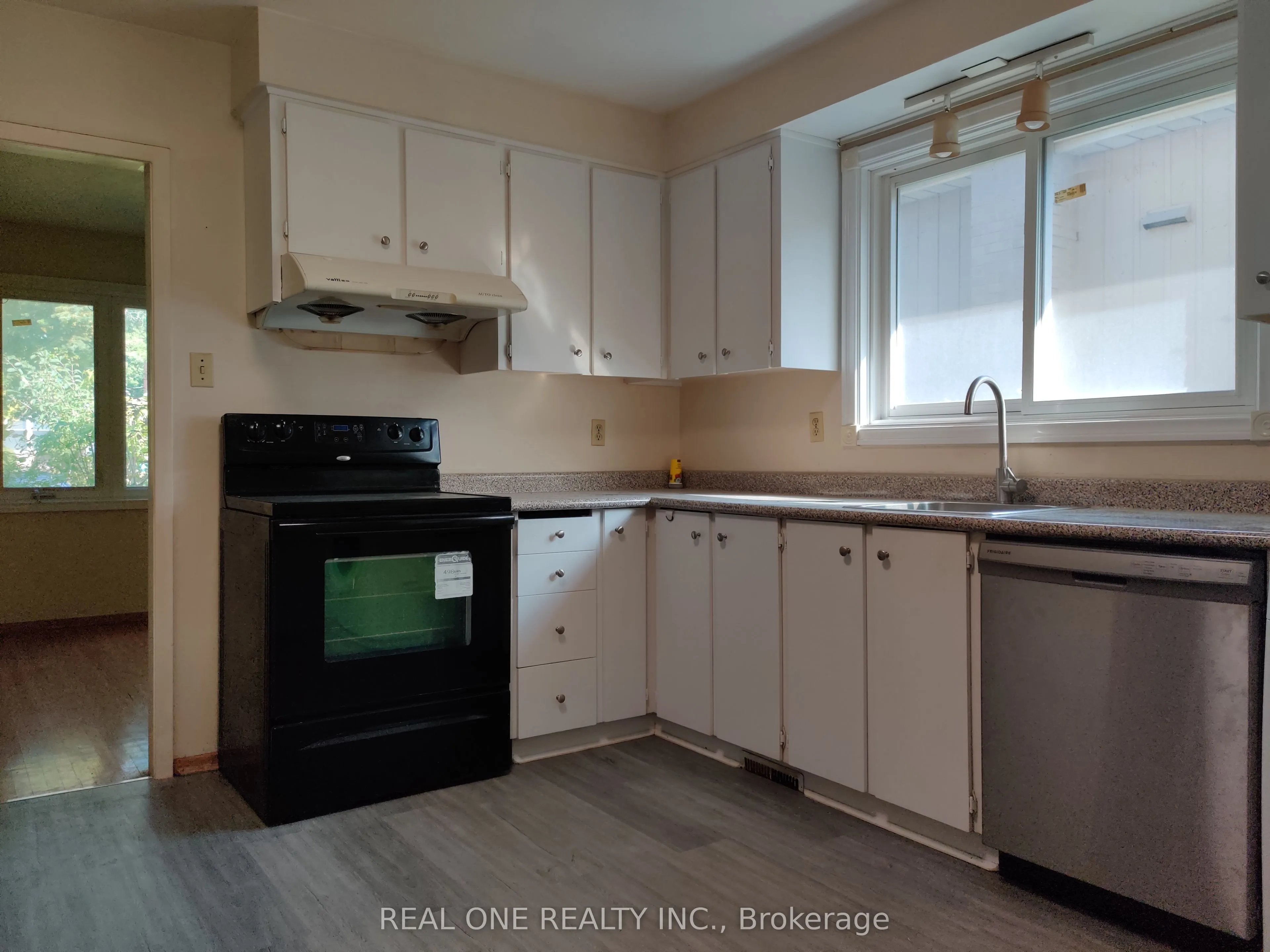 93 Southdale Drive #Upper