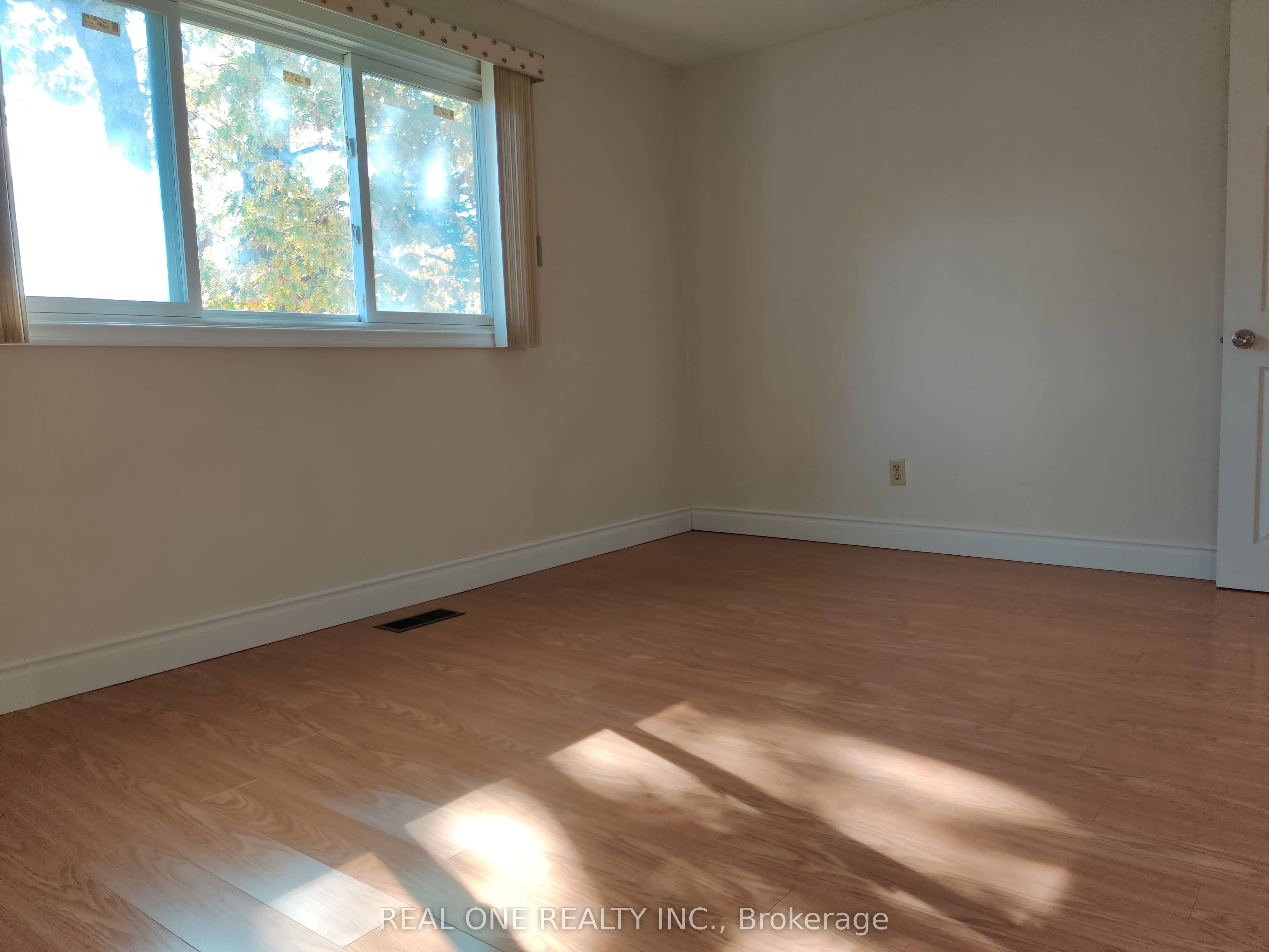 93 Southdale Drive #Upper
