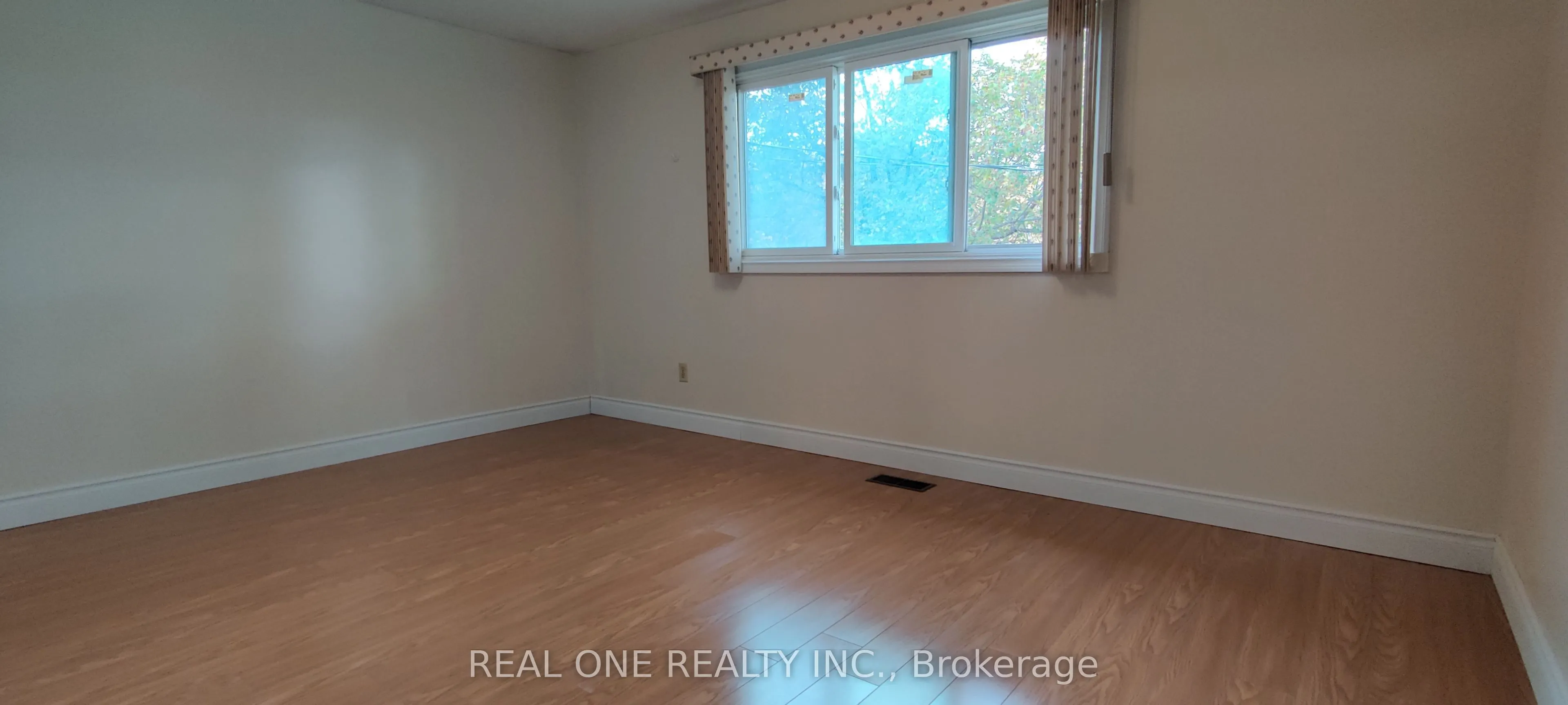 93 Southdale Drive #Upper