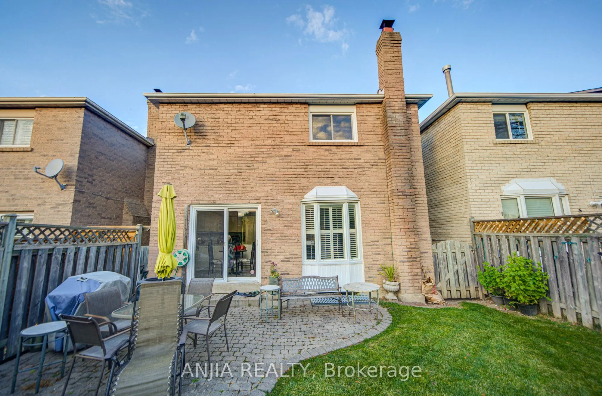 8 Millcroft Way