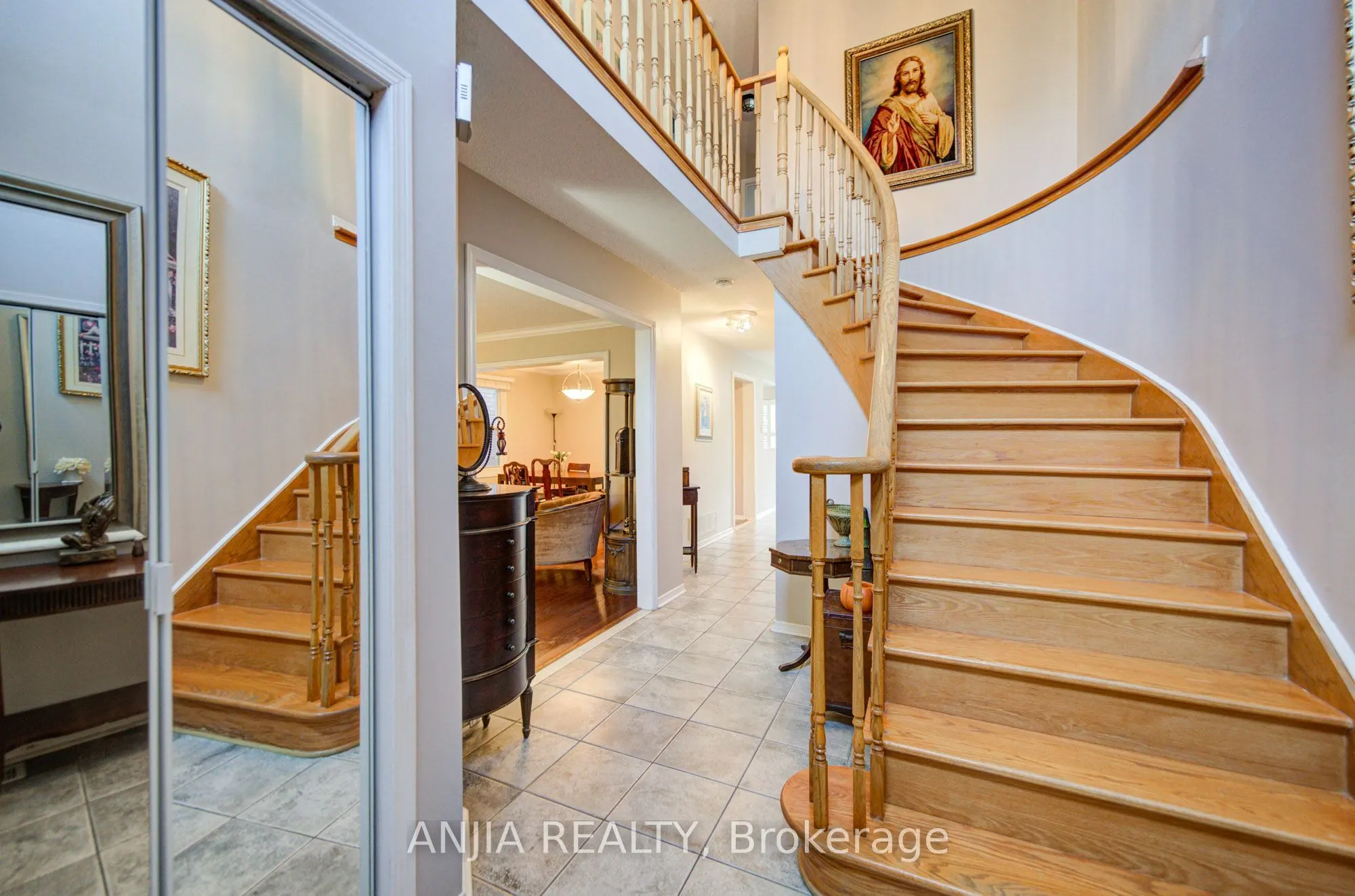 8 Millcroft Way
